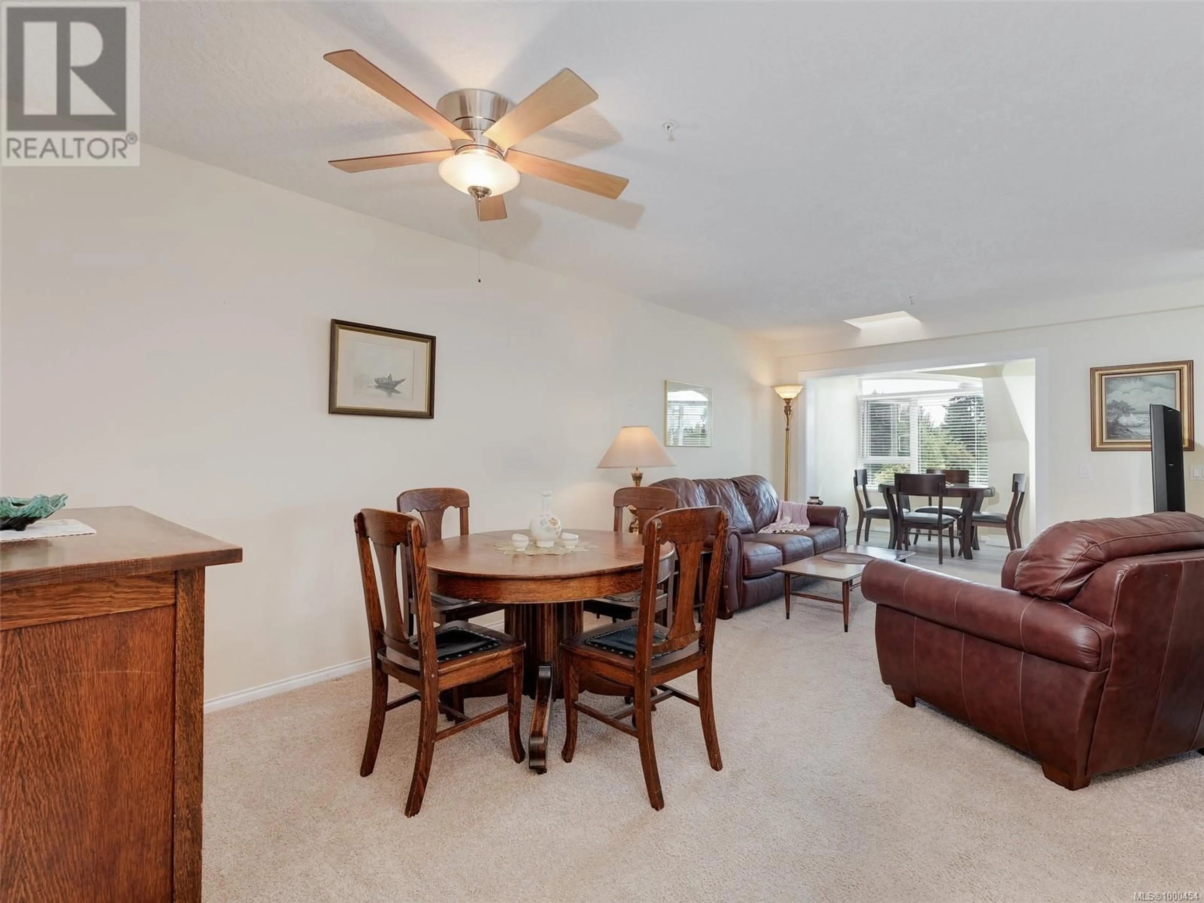 Living room with furniture, unknown for 406 - 1521 CHURCH AVENUE, Saanich British Columbia V8P5T7