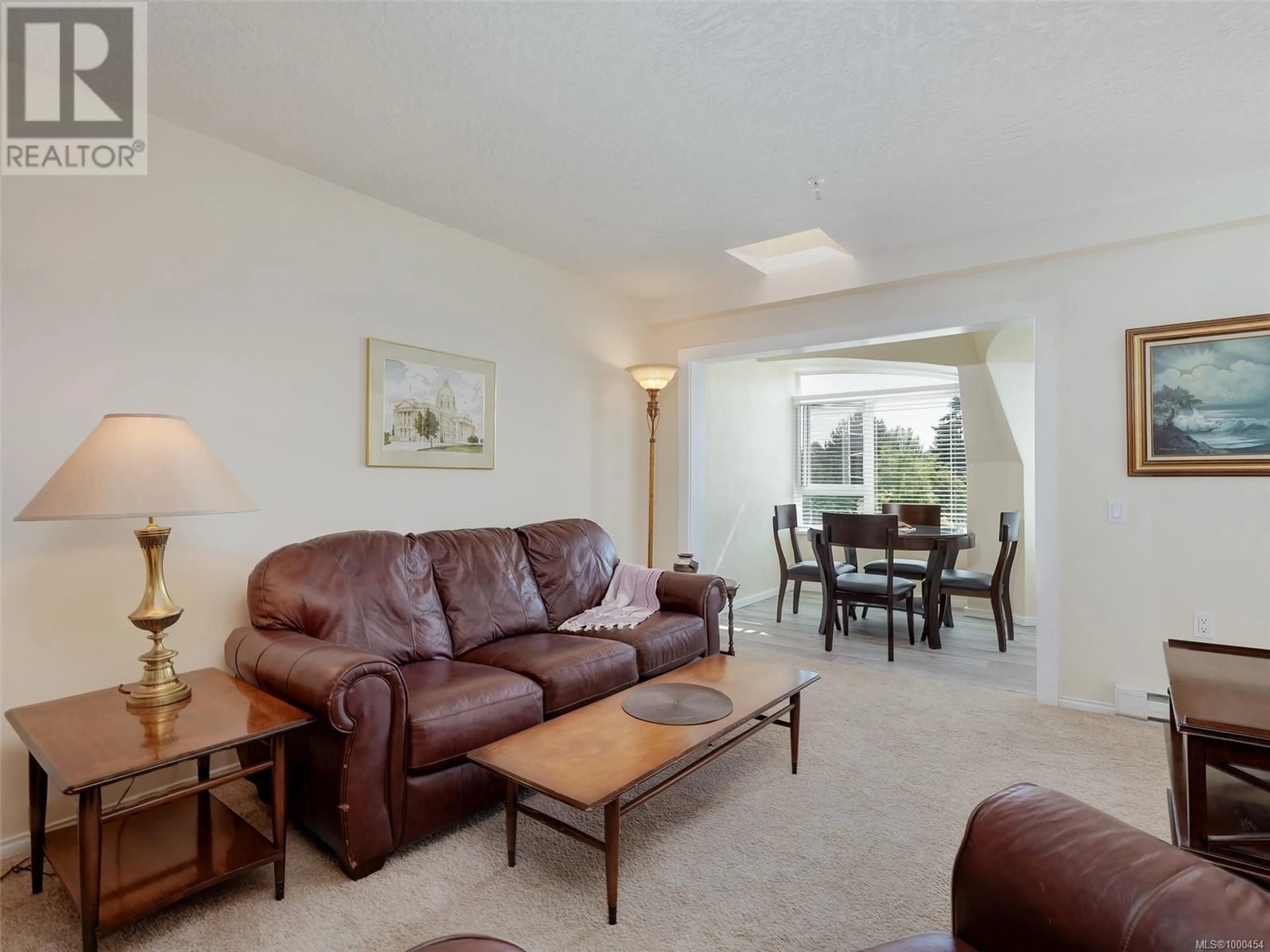 Living room with furniture, unknown for 406 - 1521 CHURCH AVENUE, Saanich British Columbia V8P5T7