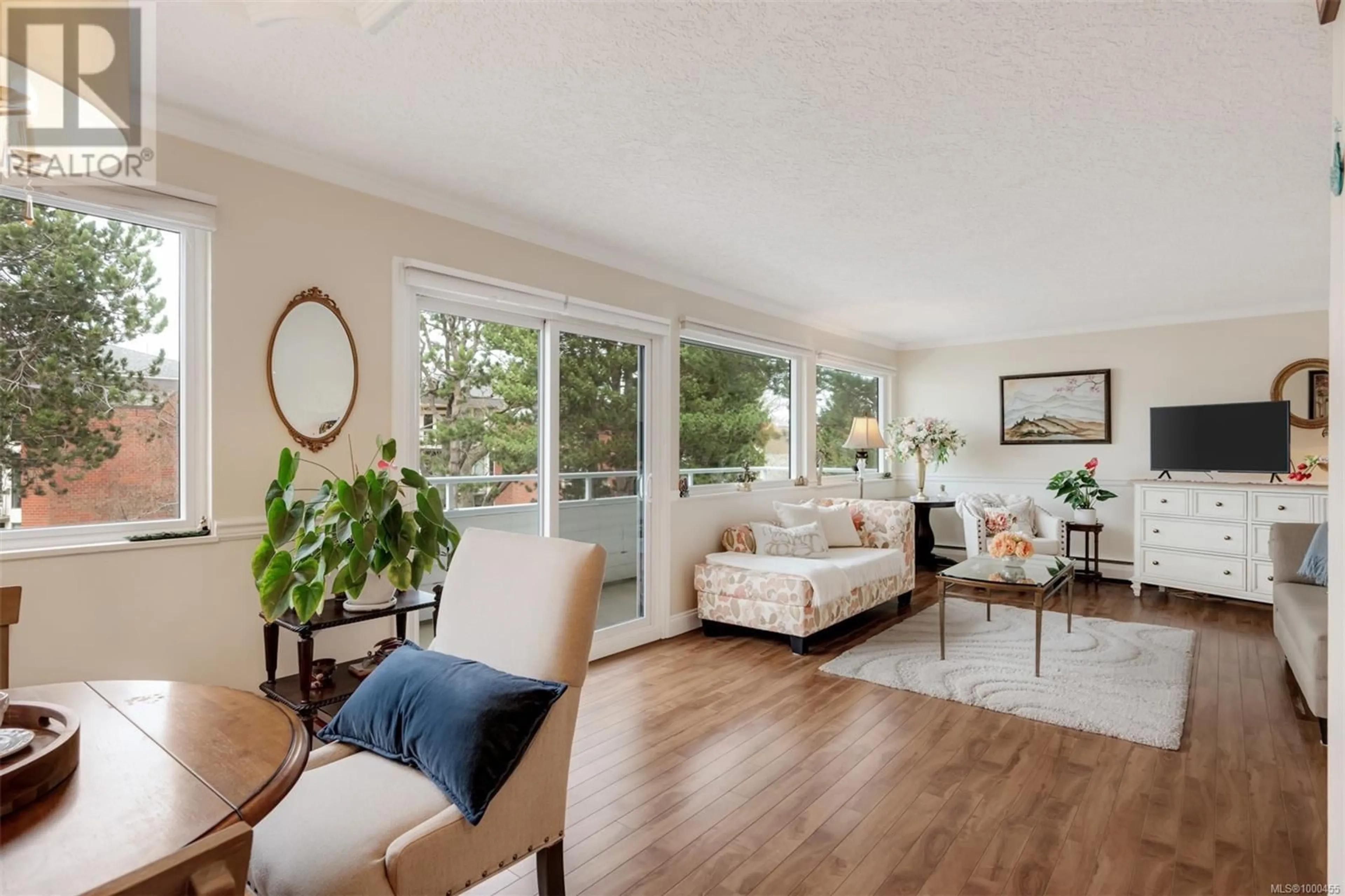 Living room with furniture, wood/laminate floor for 216 - 2100 GRANITE STREET, Oak Bay British Columbia V8S3G7