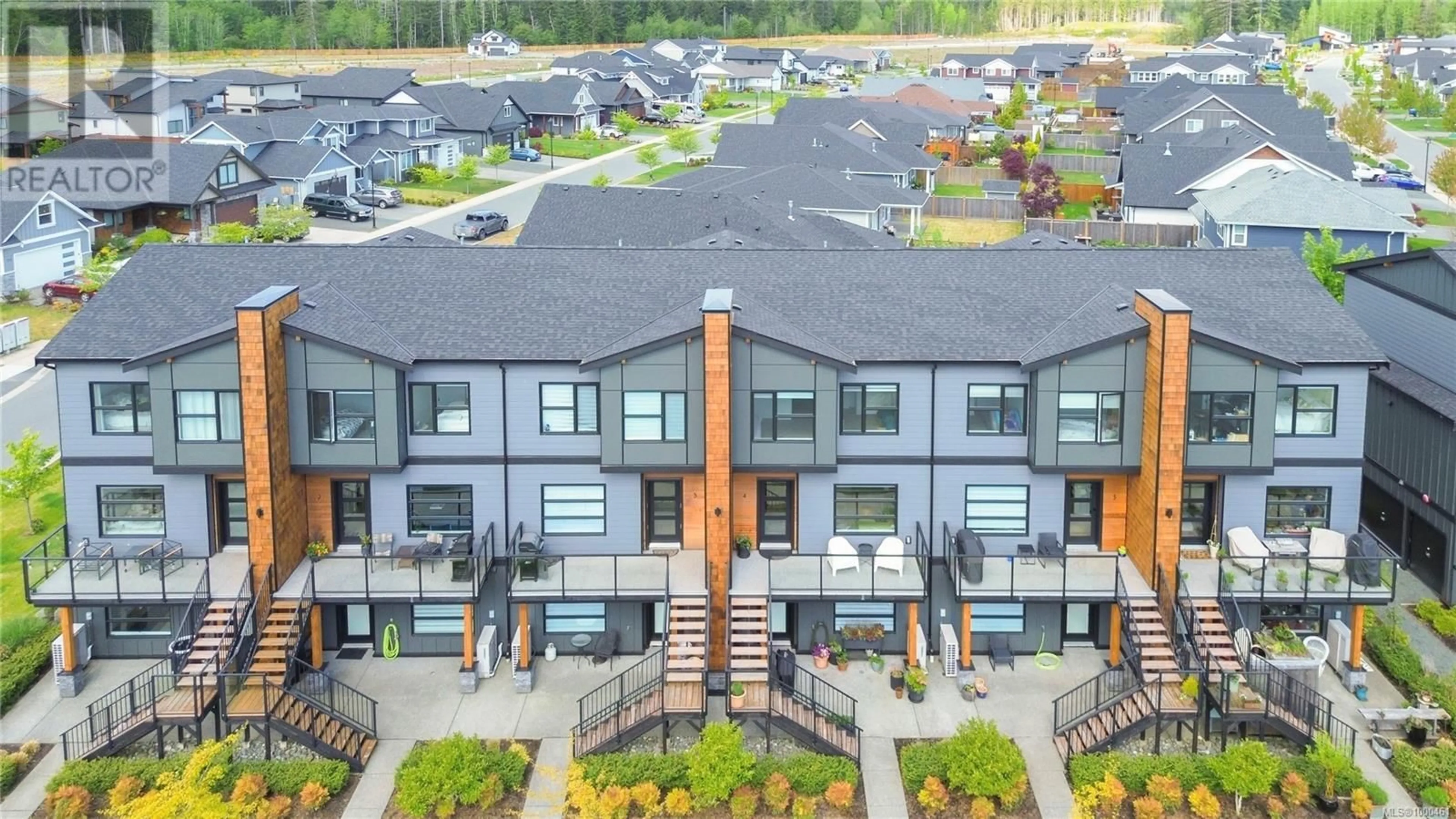 A pic from outside/outdoor area/front of a property/back of a property/a pic from drone, mountain view for 4 - 3016 ALDER STREET SOUTH, Campbell River British Columbia V9H0E5