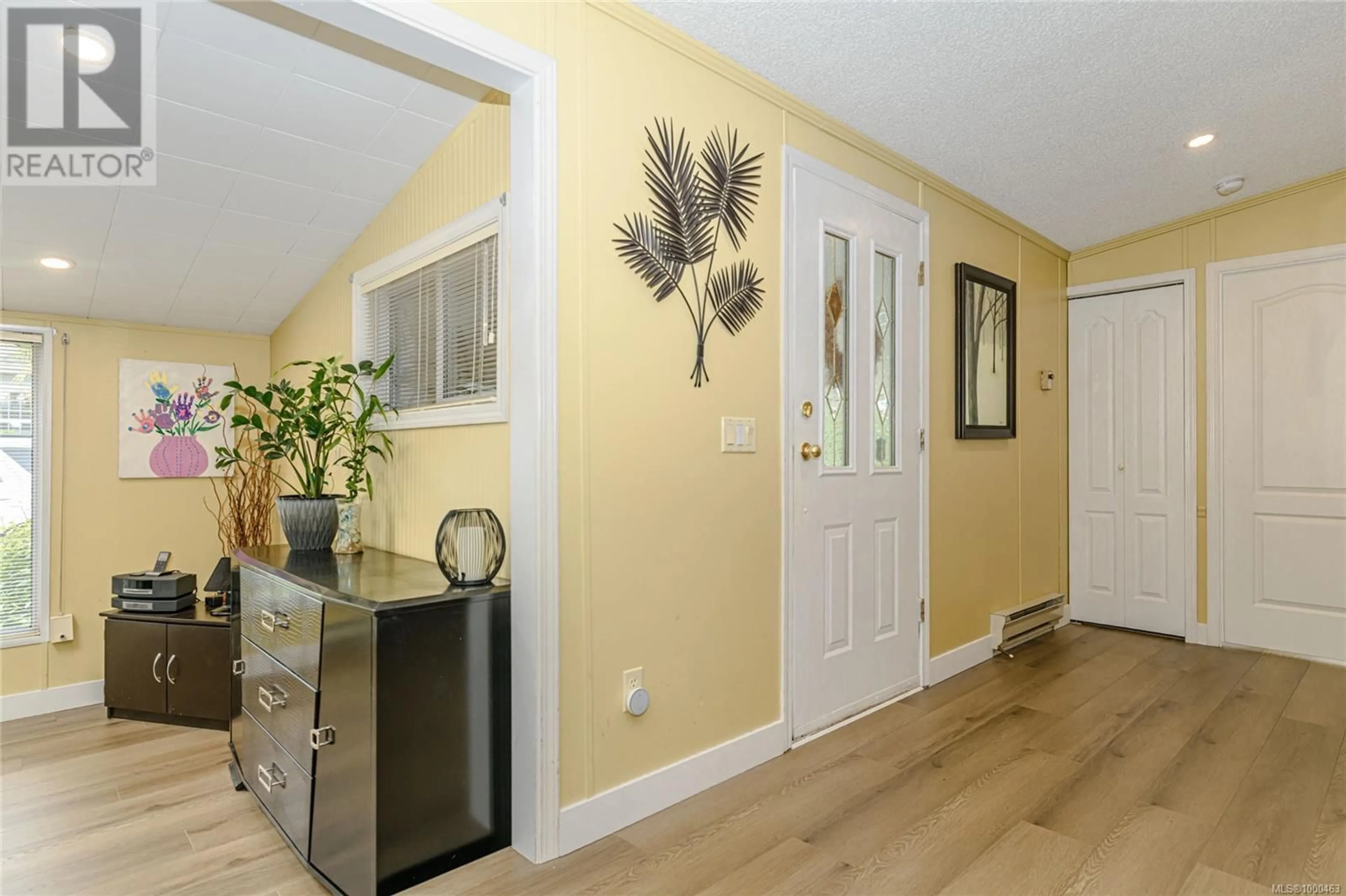 Indoor entryway for 89 - 7583 CENTRAL SAANICH ROAD, Central Saanich British Columbia V8M2B6