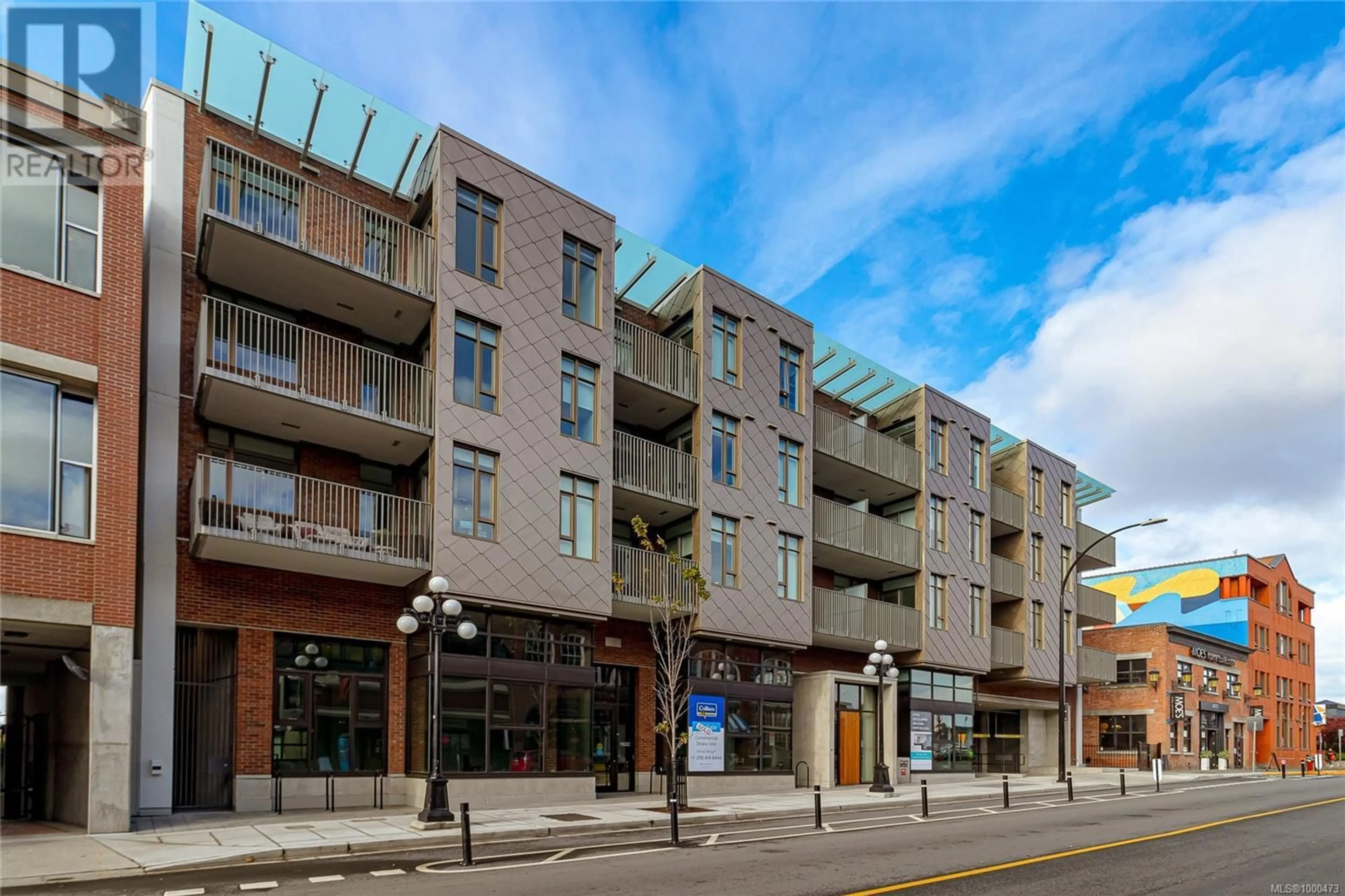 Patio, building for 816 - 1628 STORE STREET, Victoria British Columbia V8W0H1