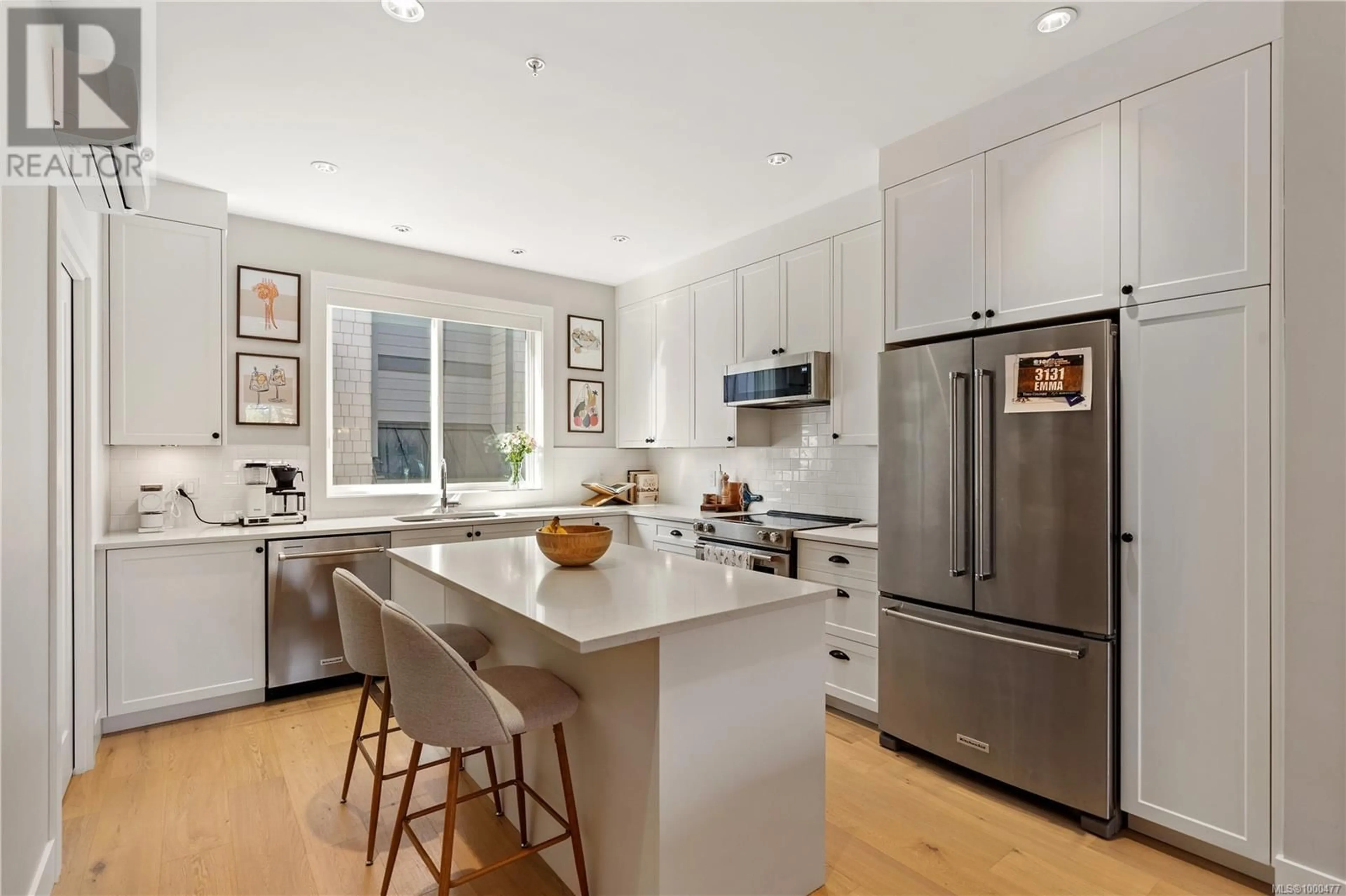 Unknown for 2 - 10474 RESTHAVEN DRIVE, Sidney British Columbia V8L3H7
