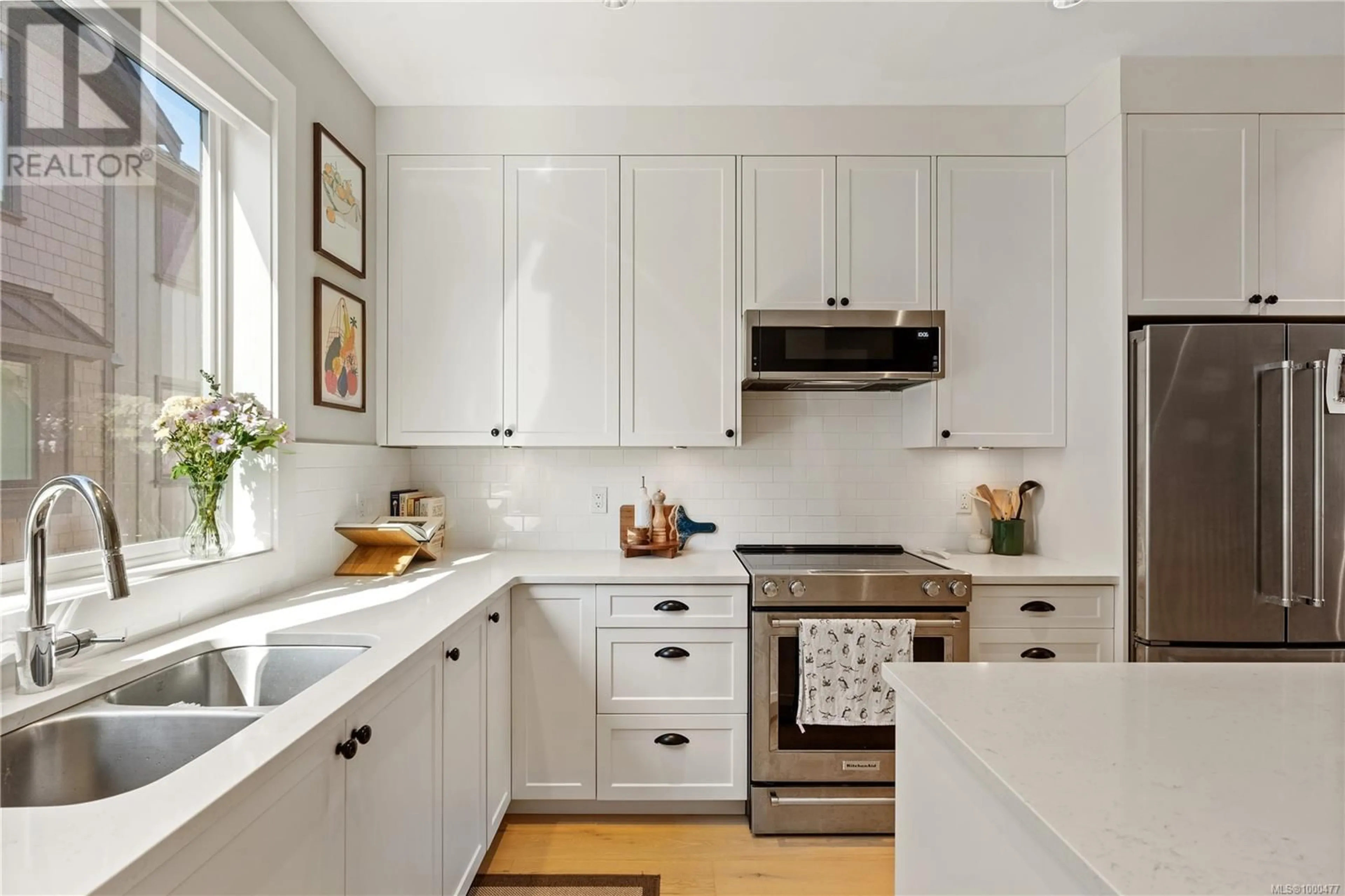 Contemporary kitchen, unknown for 2 - 10474 RESTHAVEN DRIVE, Sidney British Columbia V8L3H7