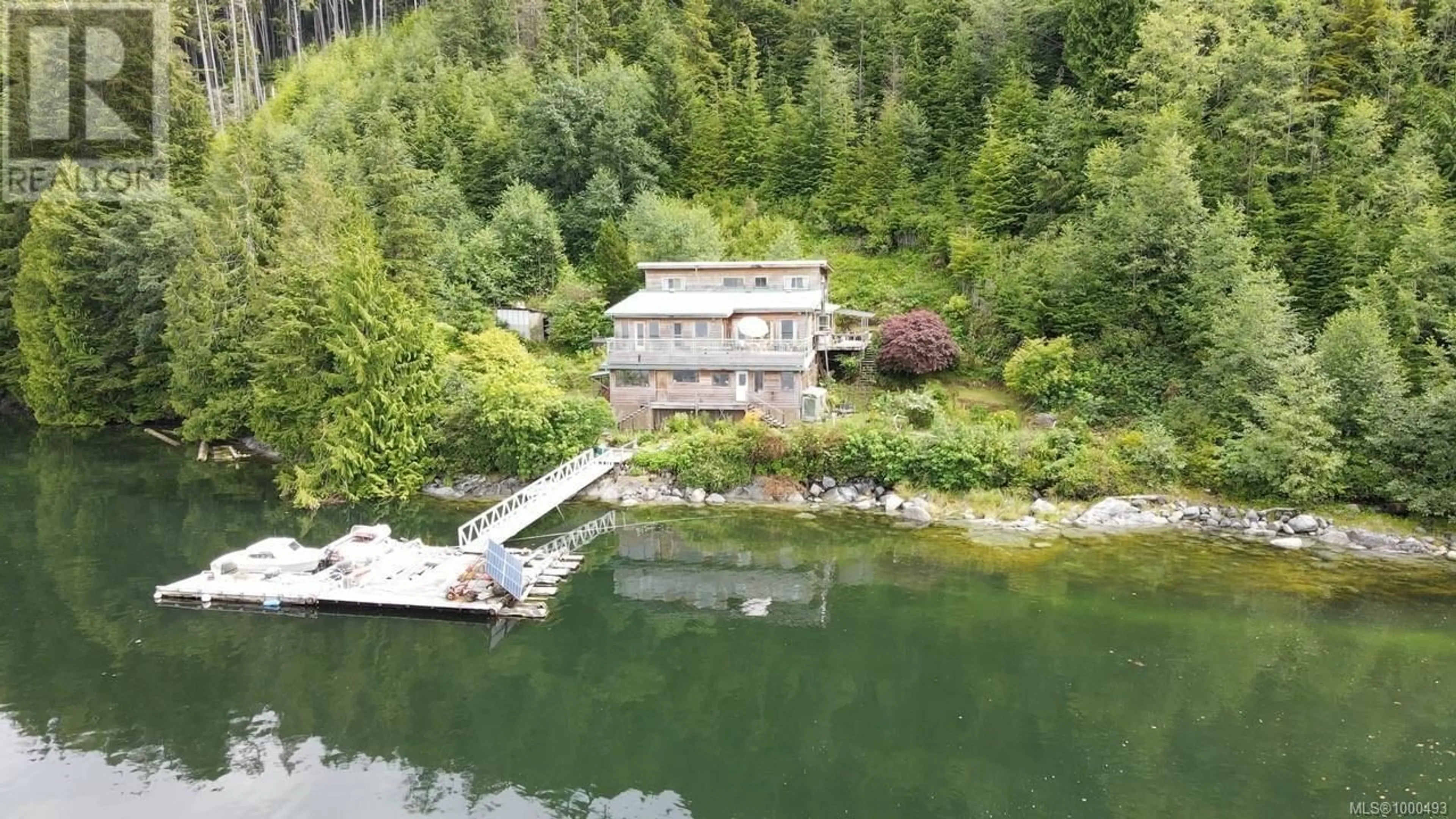A pic from outside/outdoor area/front of a property/back of a property/a pic from drone, water/lake/river/ocean view for SL5 ECHO BAY, See Remarks British Columbia V0P1S0