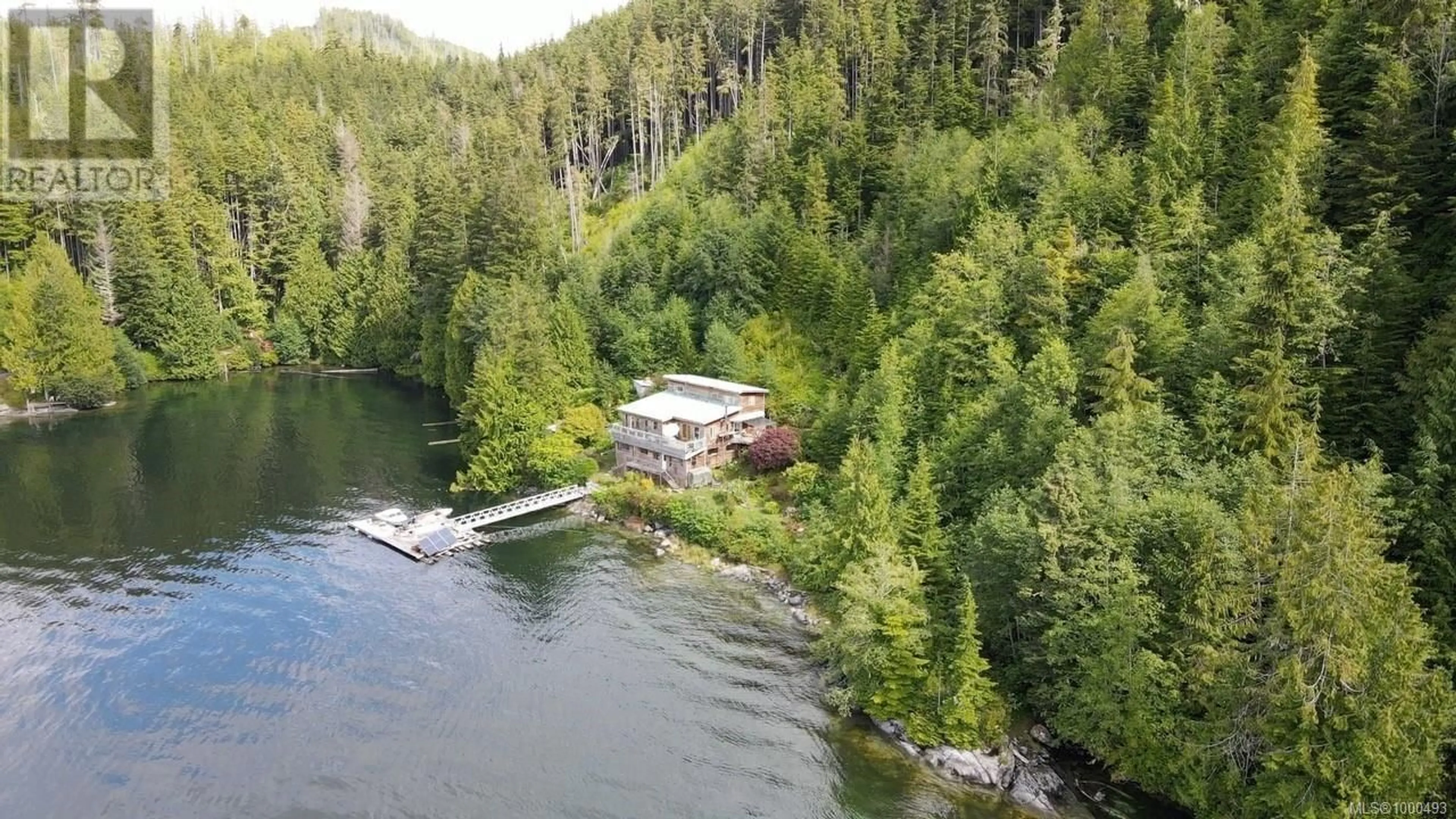 A pic from outside/outdoor area/front of a property/back of a property/a pic from drone, water/lake/river/ocean view for SL5 ECHO BAY, See Remarks British Columbia V0P1S0