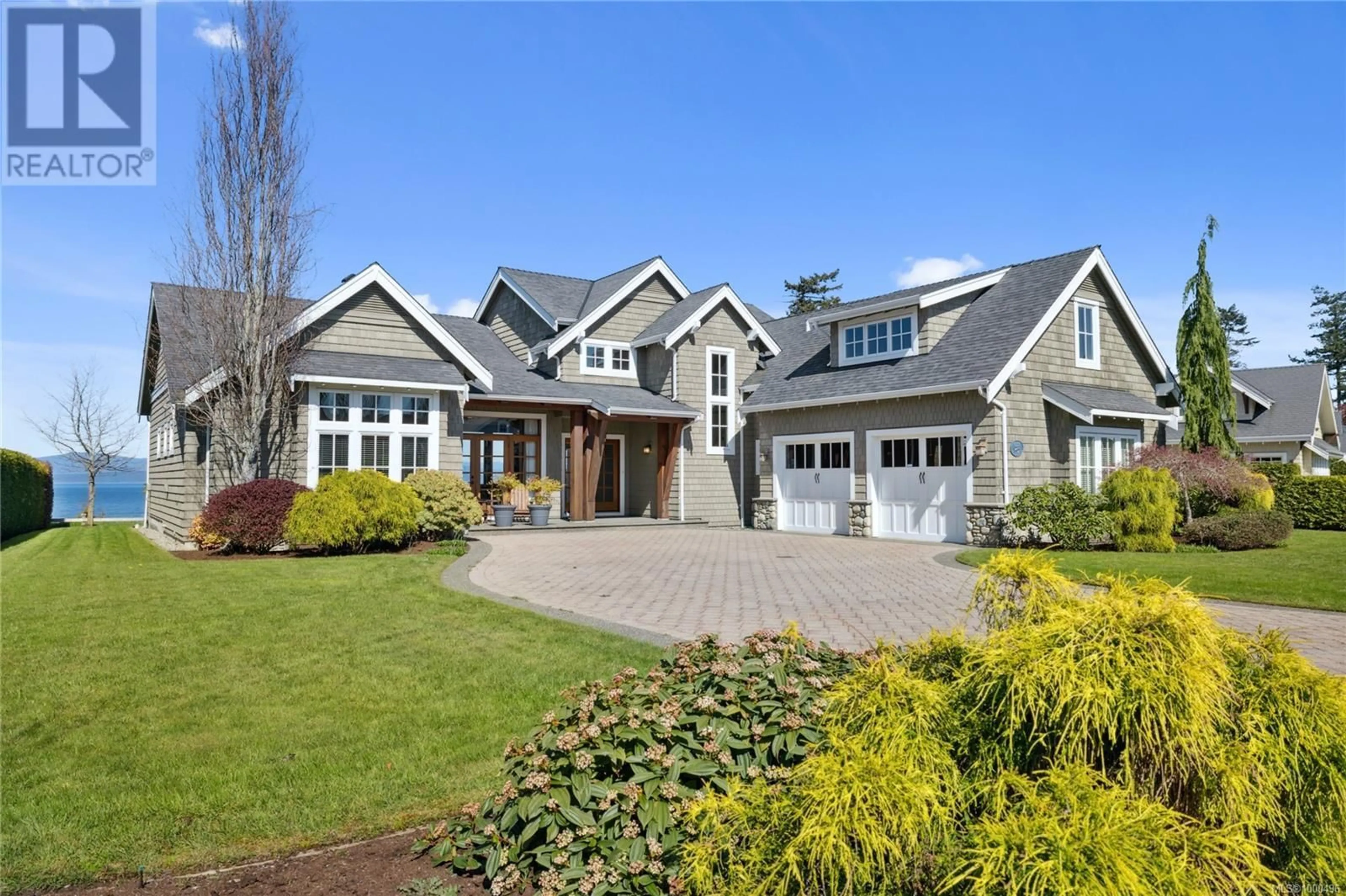 Home with vinyl exterior material, street for 927 BLUFFS DRIVE, Qualicum Beach British Columbia V9K0A2