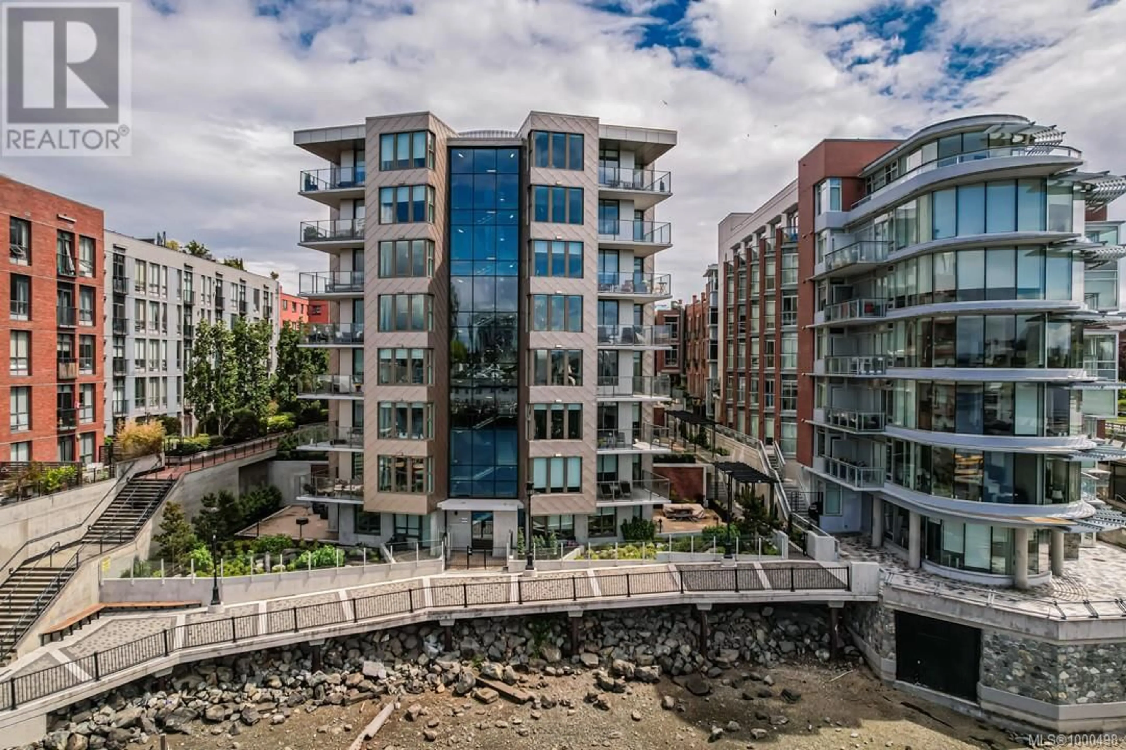 A pic from outside/outdoor area/front of a property/back of a property/a pic from drone, city buildings view from balcony for 806 - 1628 STORE STREET, Victoria British Columbia V8W1V3