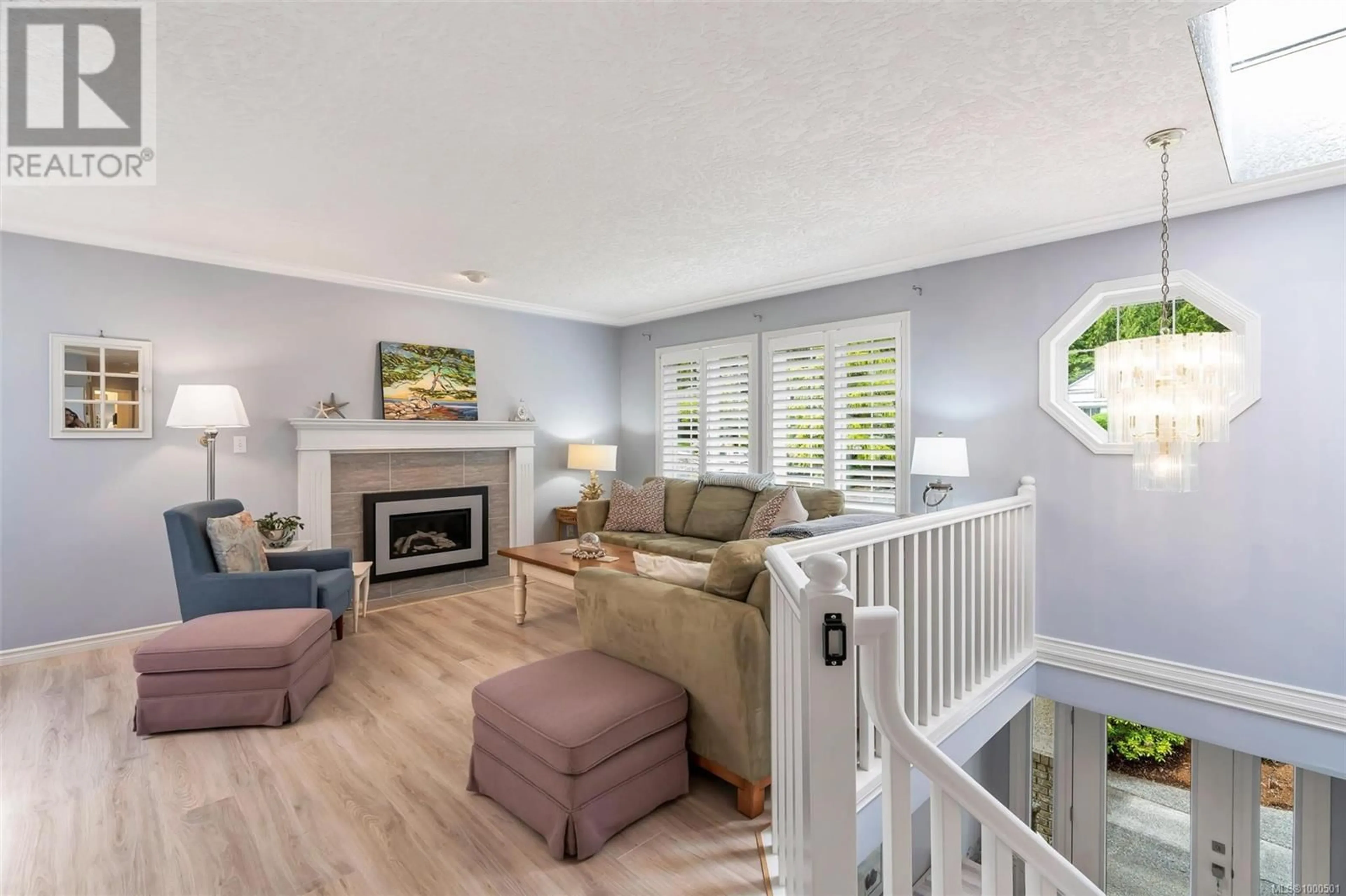Living room with furniture, unknown for 2515 FAWN ROAD, Mill Bay British Columbia V8H1B2