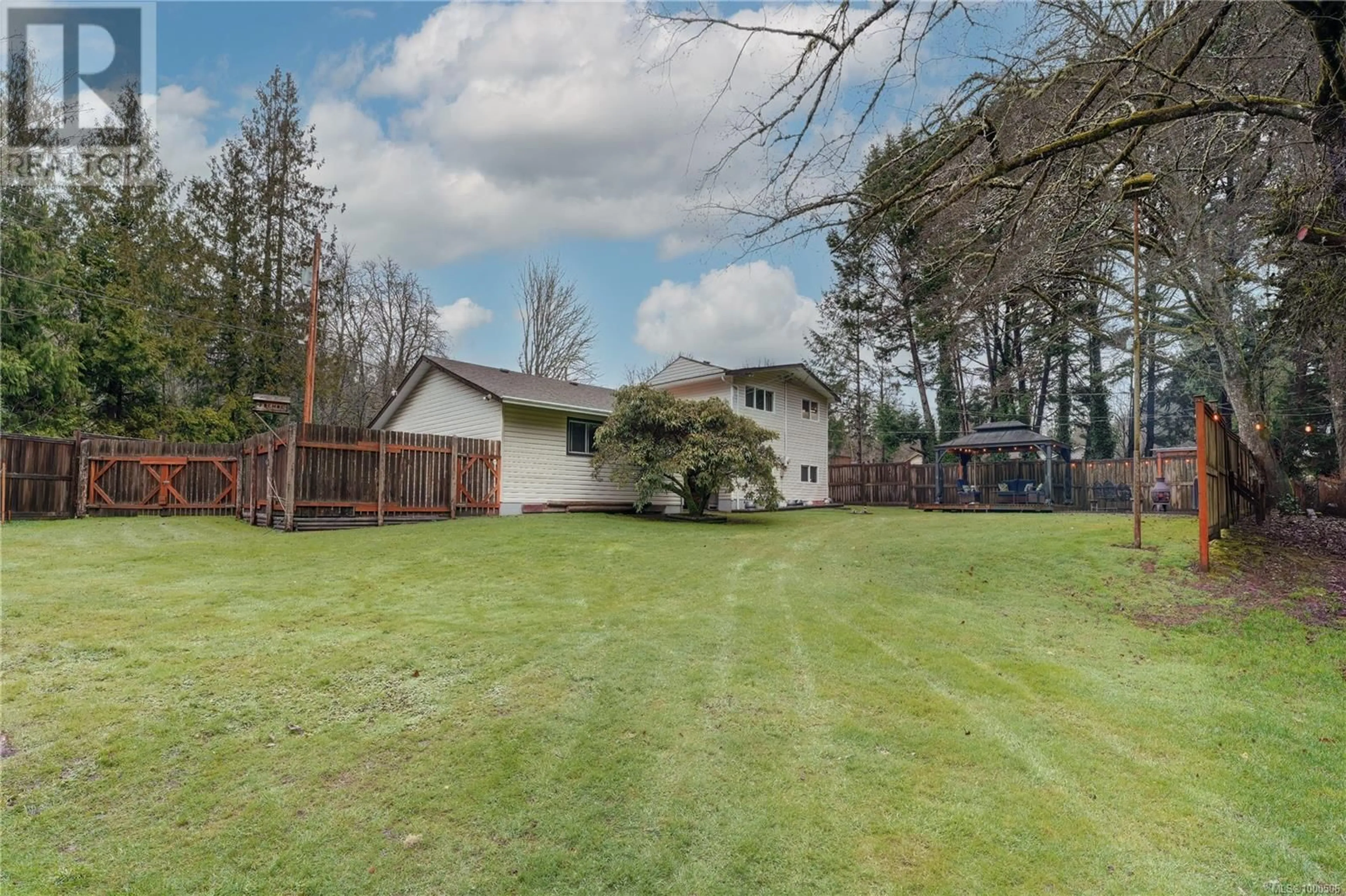 A pic from outside/outdoor area/front of a property/back of a property/a pic from drone, unknown for 5787 WOODLANDS ROAD, Sooke British Columbia V9Z0G4