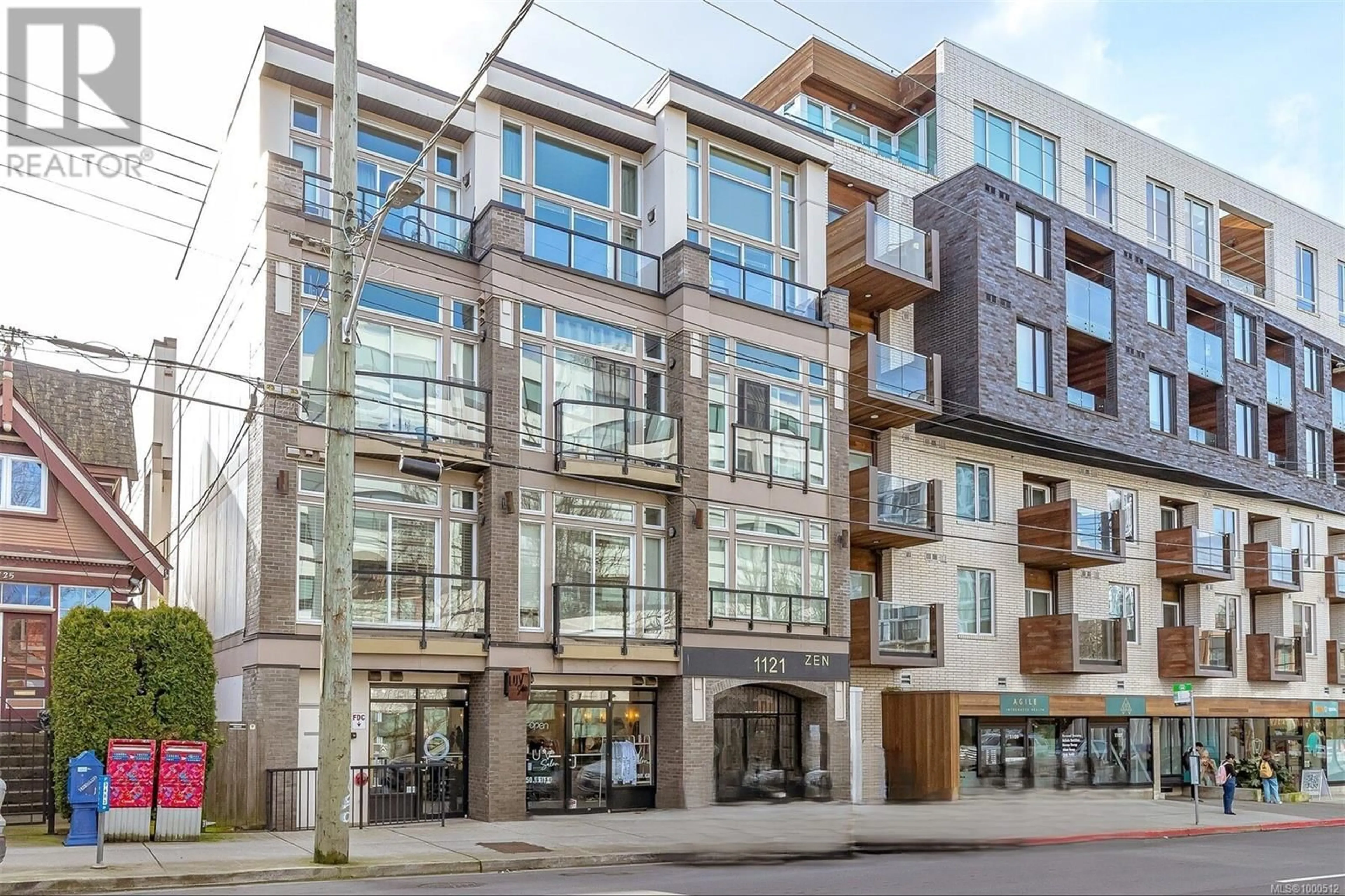 Patio, building for 402 - 1121 FORT STREET, Victoria British Columbia V8V3K9
