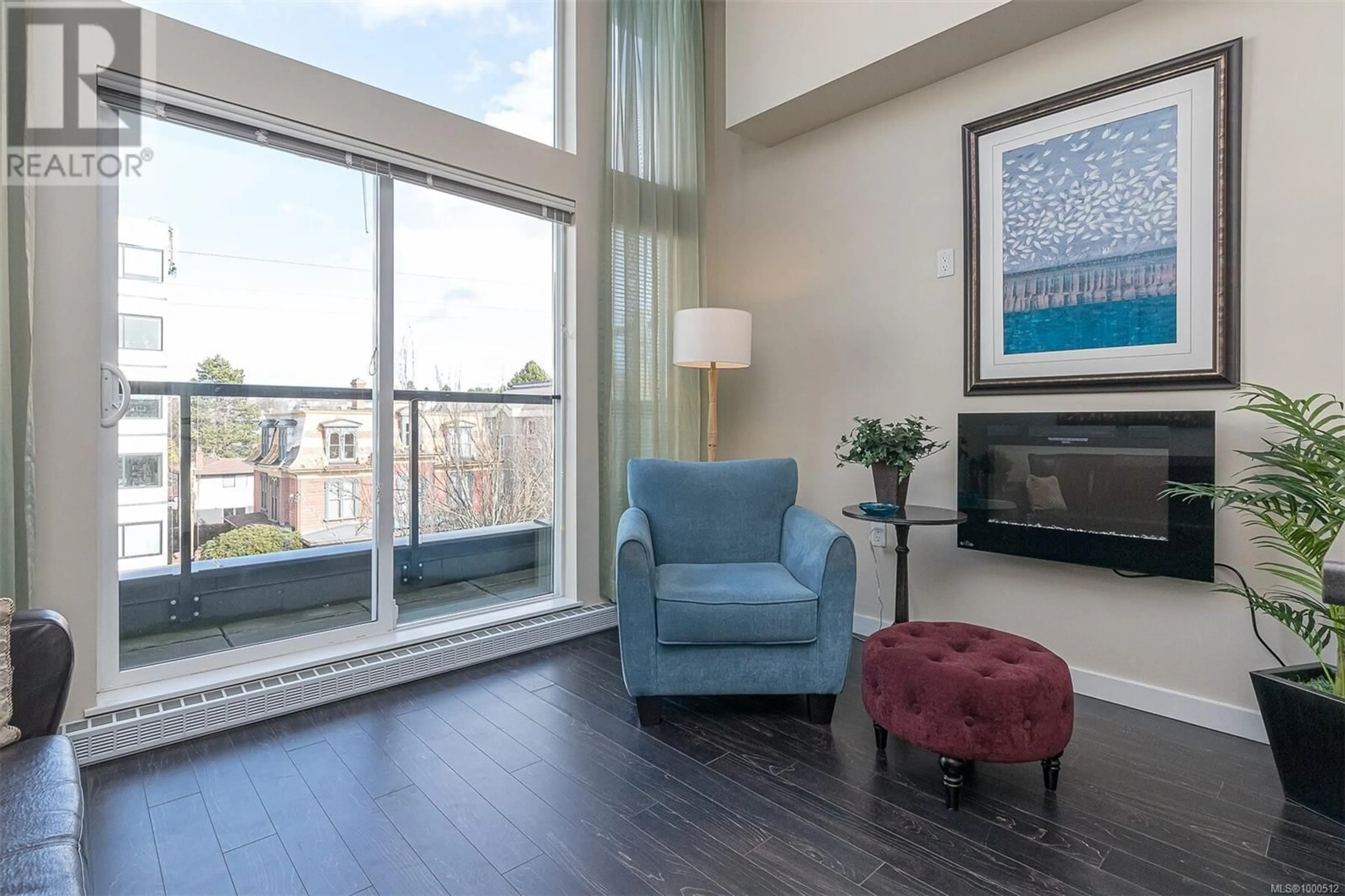 Living room with furniture, wood/laminate floor for 402 - 1121 FORT STREET, Victoria British Columbia V8V3K9