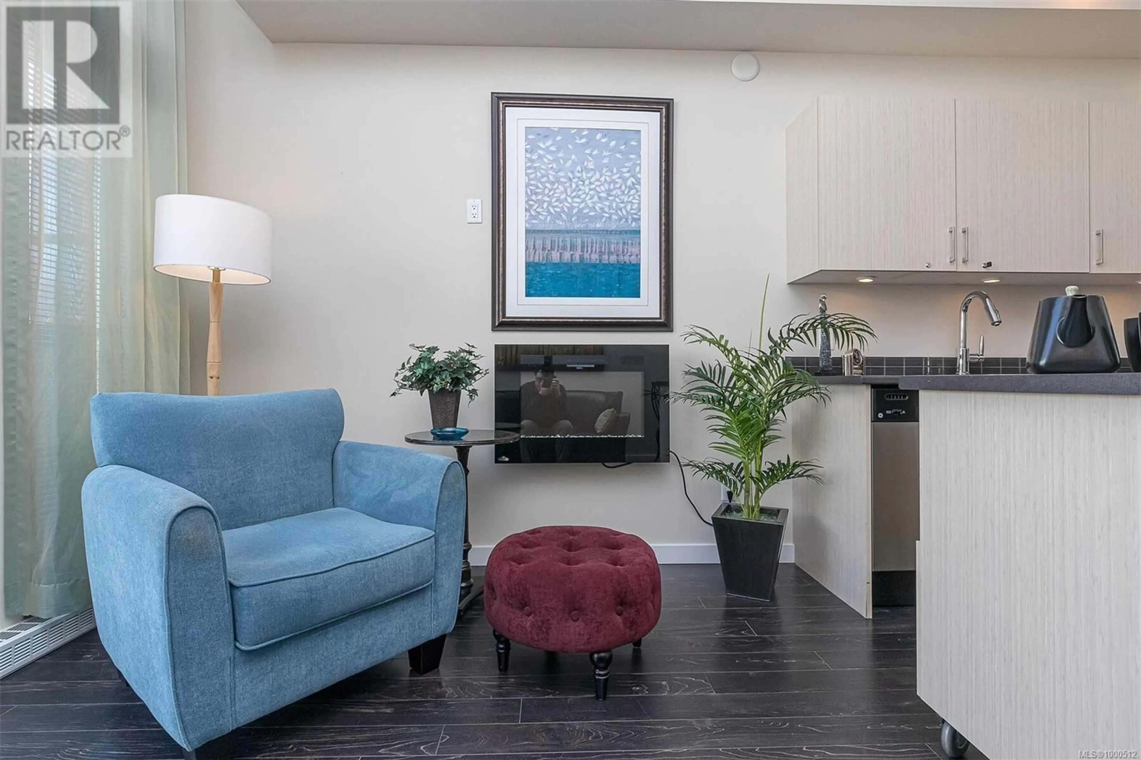 Living room with furniture, ceramic/tile floor for 402 - 1121 FORT STREET, Victoria British Columbia V8V3K9