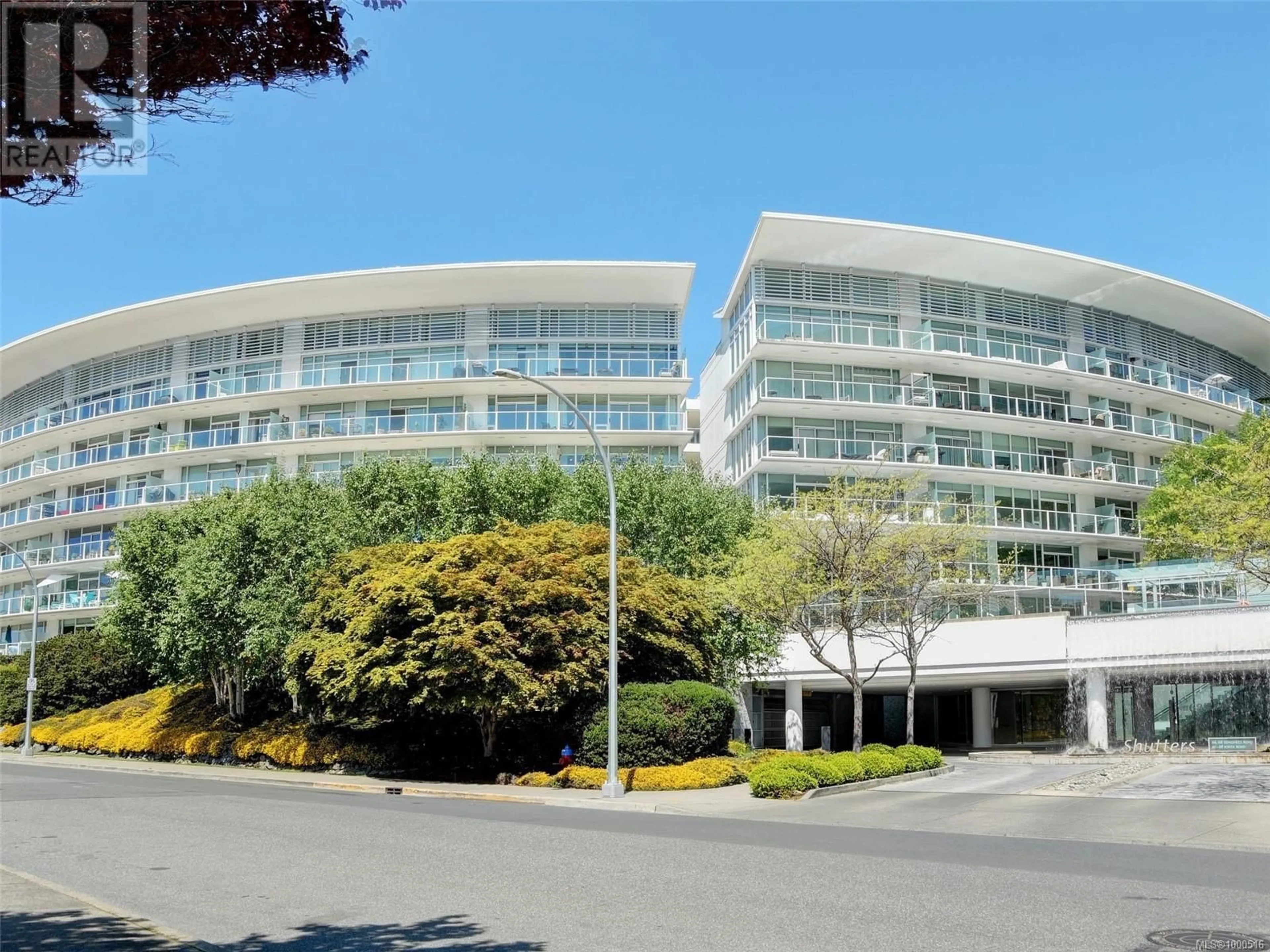 Indoor foyer for 205 - 68 SONGHEES ROAD, Victoria British Columbia V9A0A3