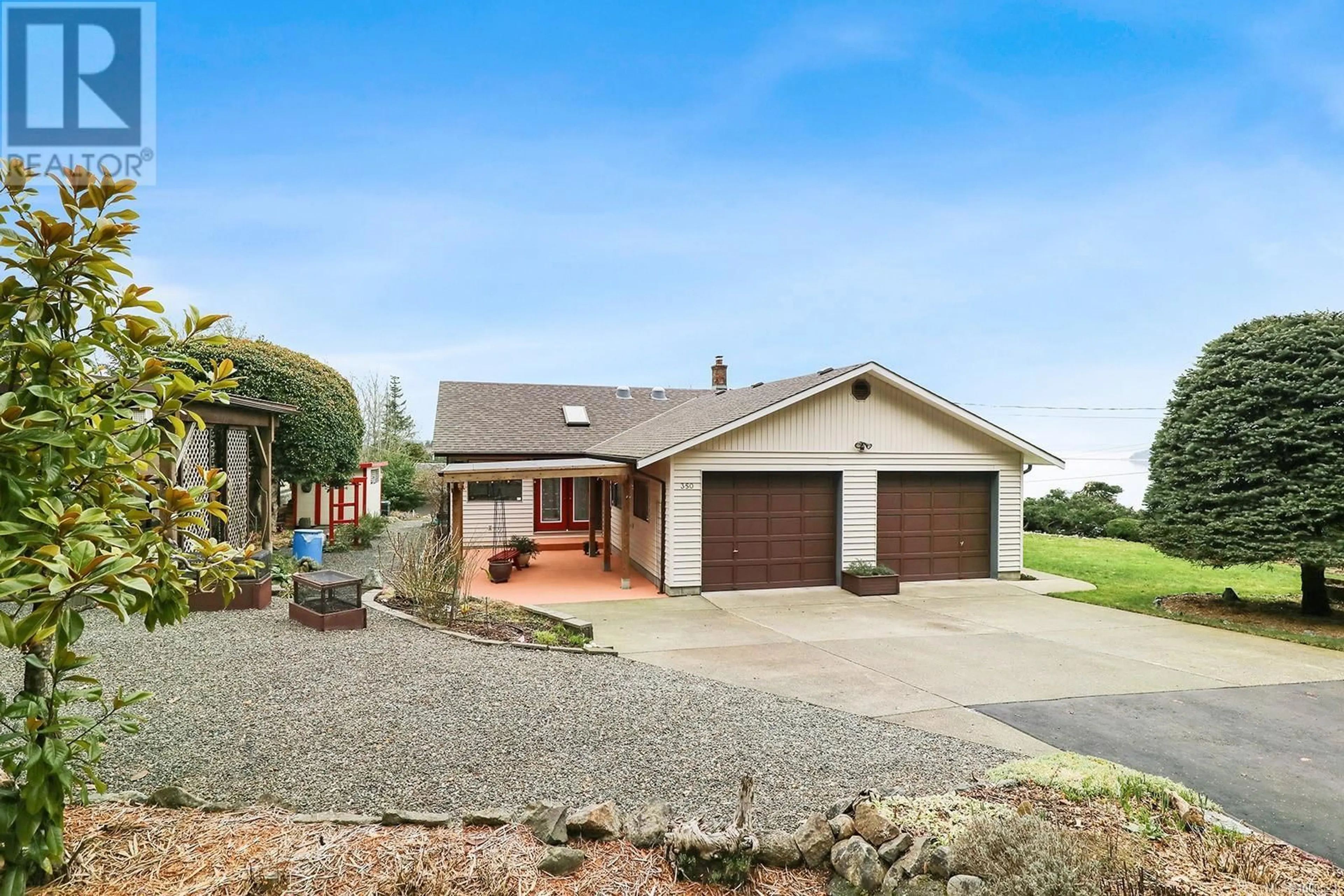 A pic from outside/outdoor area/front of a property/back of a property/a pic from drone, street for 350 NELSON STREET, Union Bay British Columbia V0R3B0