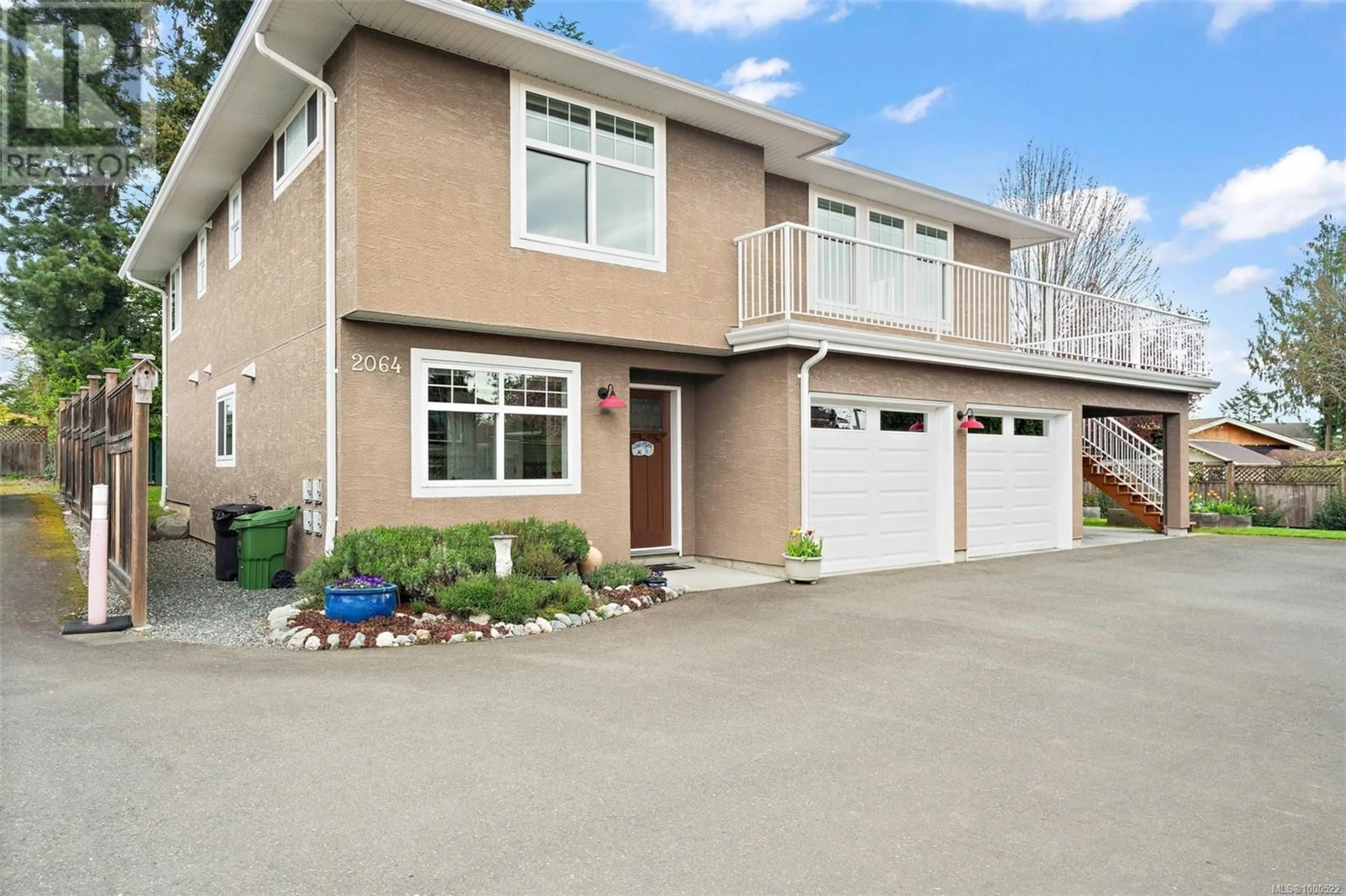 Home with vinyl exterior material, street for 2064 WEILER AVENUE, Sidney British Columbia V8L1R4