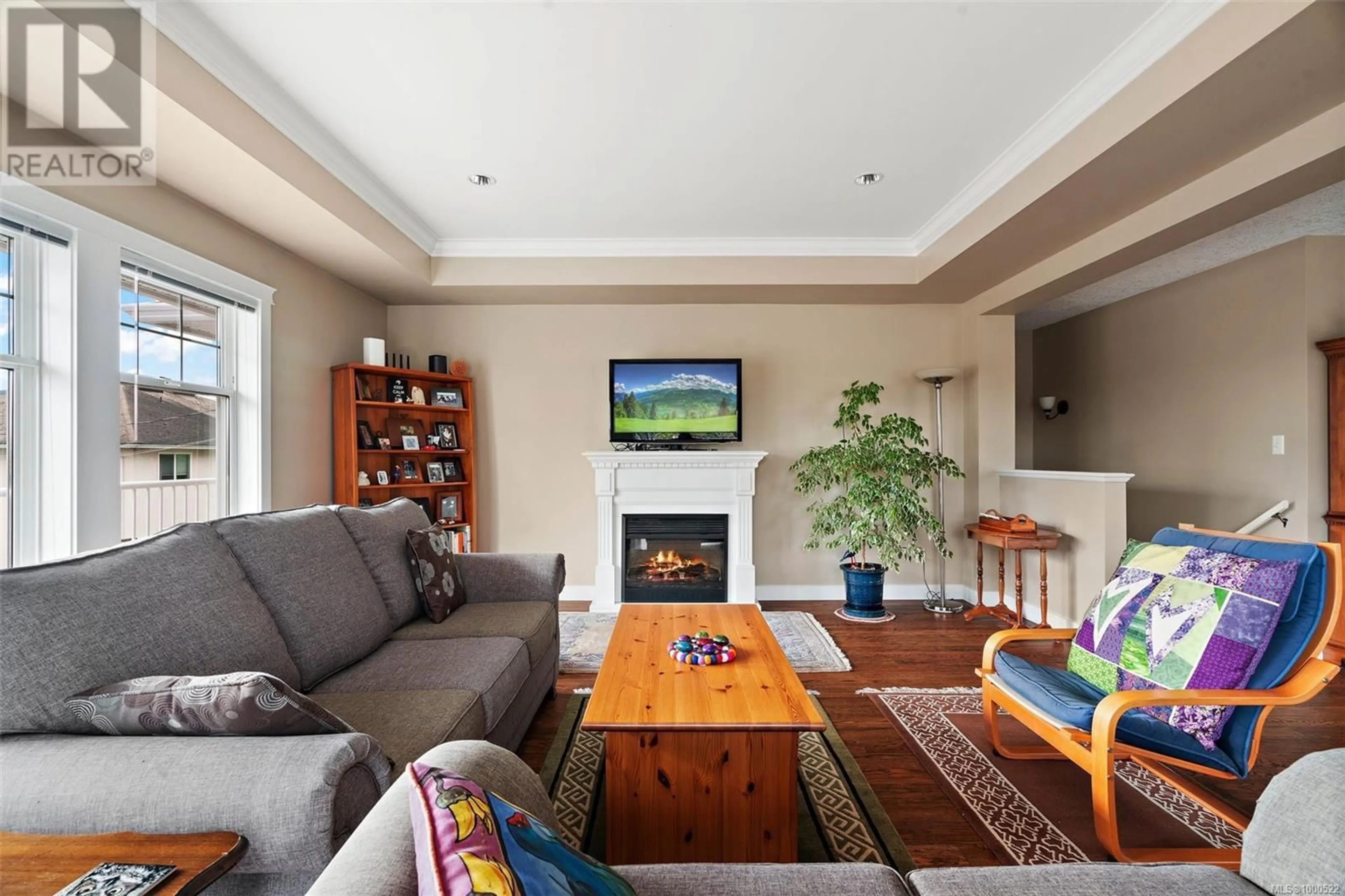Living room with furniture, unknown for 2064 WEILER AVENUE, Sidney British Columbia V8L1R4