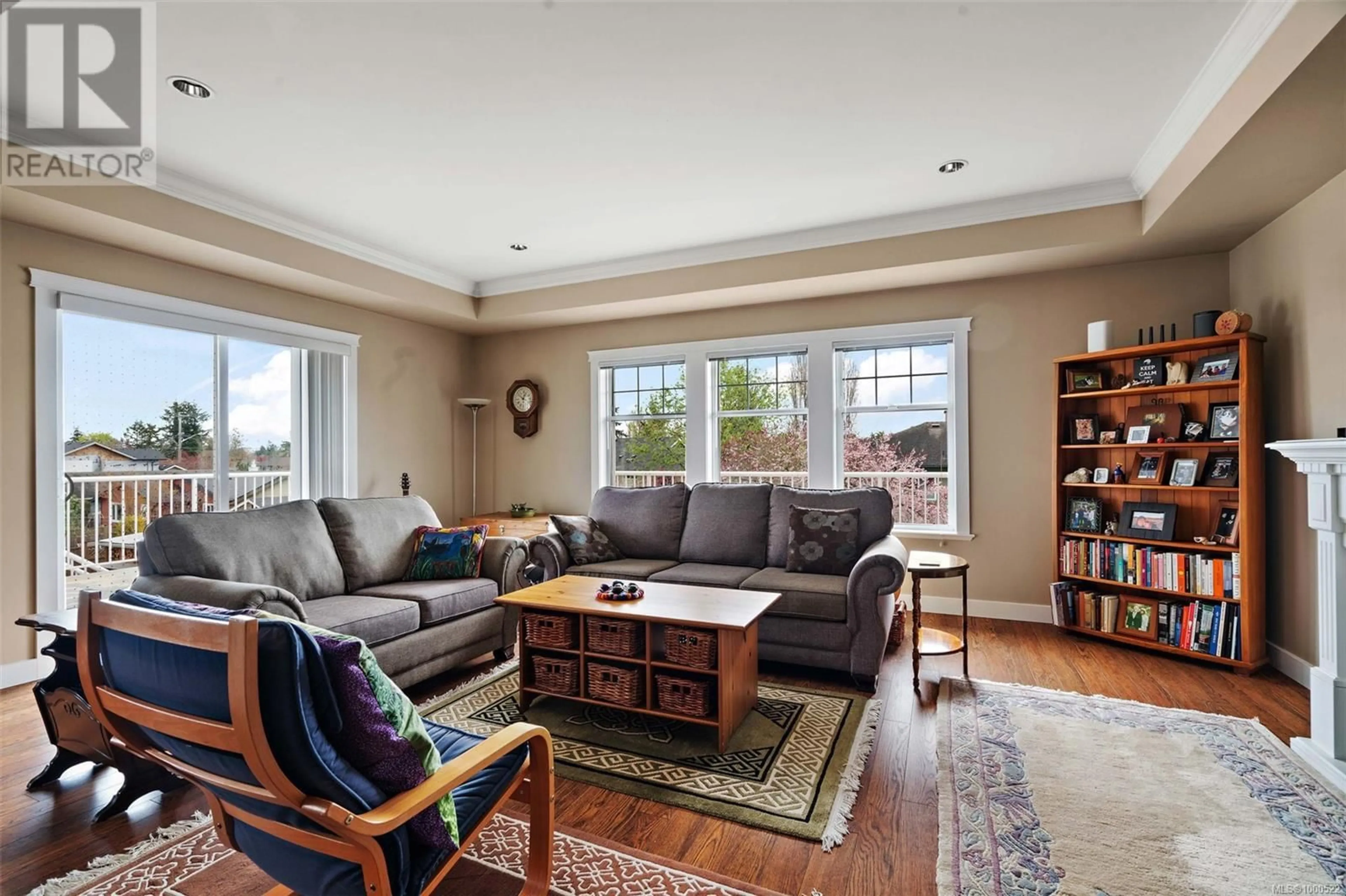 Living room with furniture, unknown for 2064 WEILER AVENUE, Sidney British Columbia V8L1R4