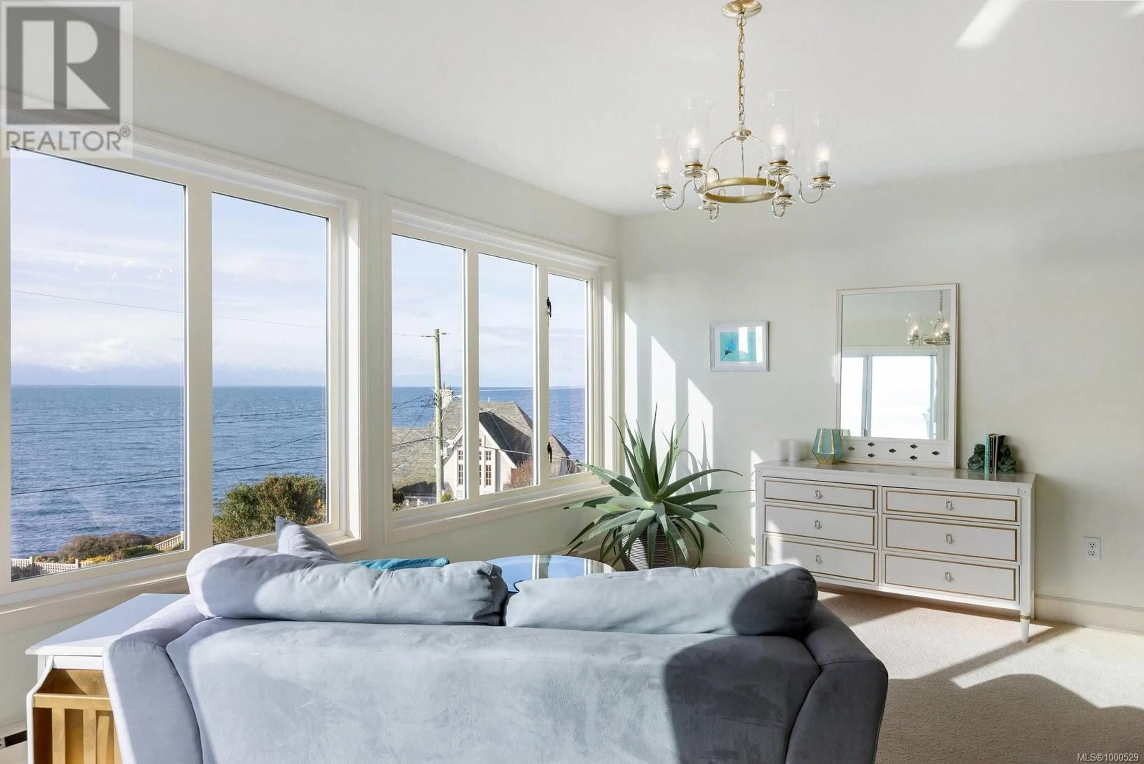 Living room with furniture, unknown for 637 BEACH DRIVE, Oak Bay British Columbia V8S2M8