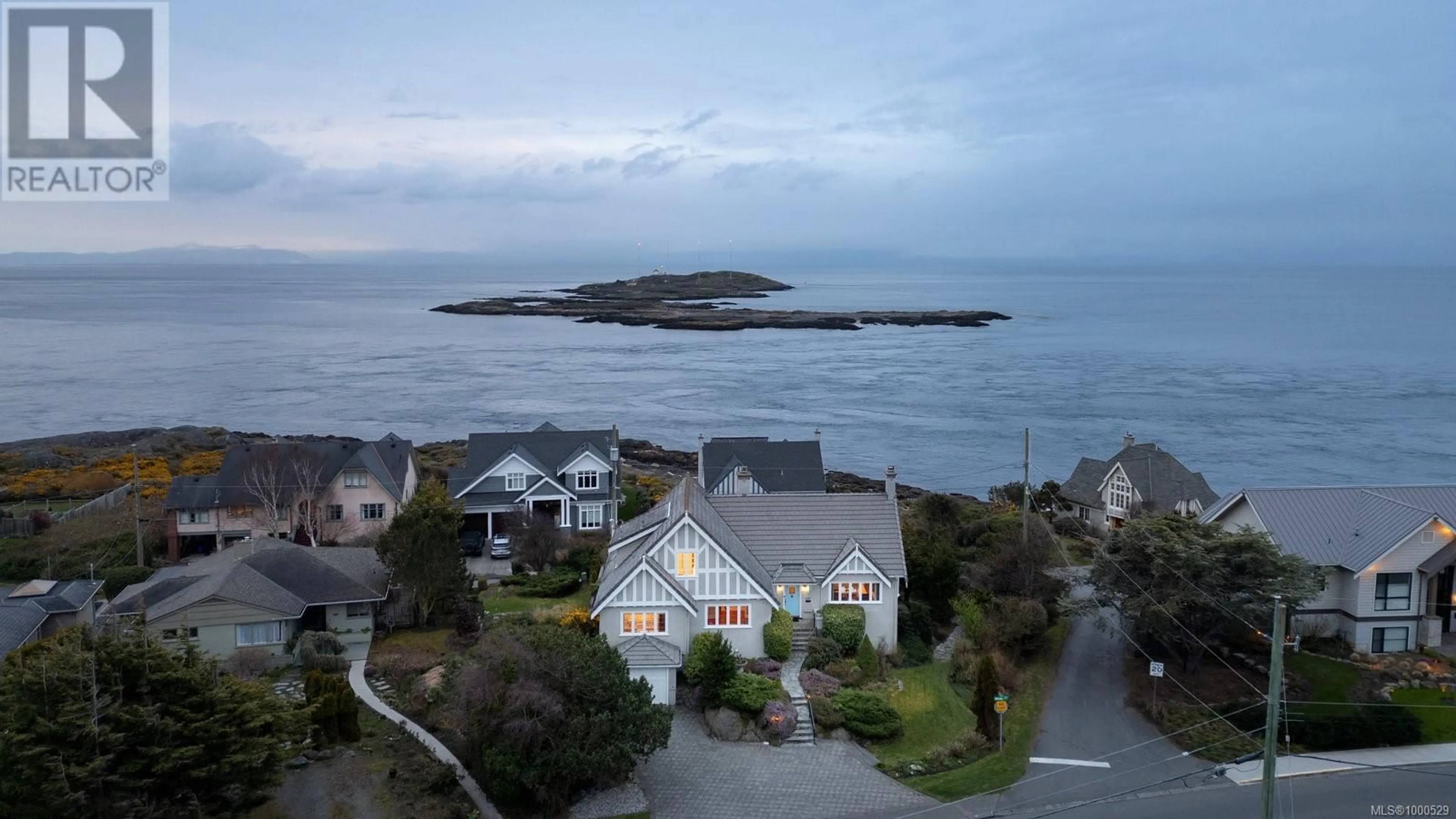 A pic from outside/outdoor area/front of a property/back of a property/a pic from drone, street for 637 BEACH DRIVE, Oak Bay British Columbia V8S2M8