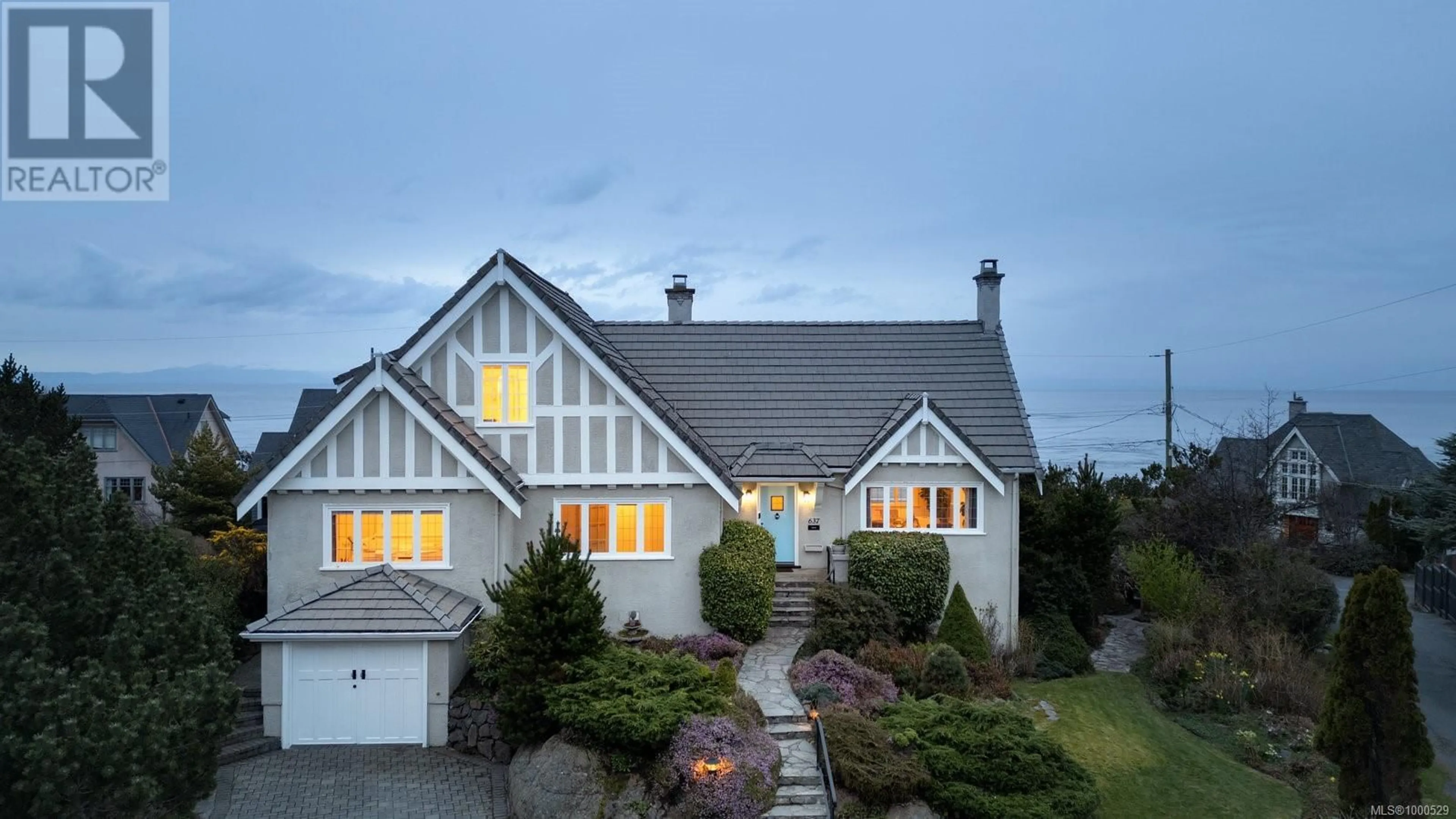 A pic from outside/outdoor area/front of a property/back of a property/a pic from drone, street for 637 BEACH DRIVE, Oak Bay British Columbia V8S2M8
