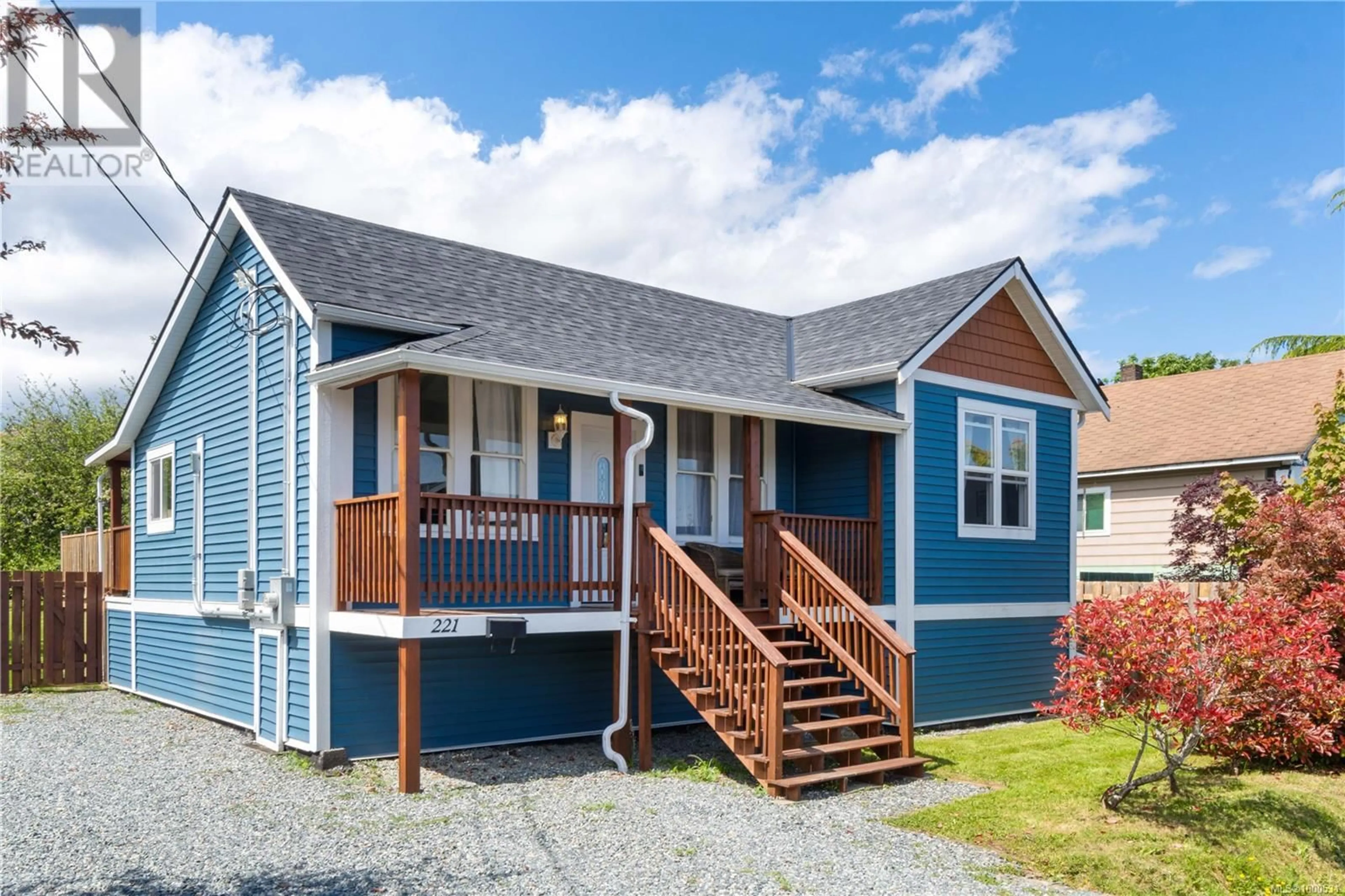 Home with vinyl exterior material, street for 221 EATON STREET, Nanaimo British Columbia V9R4Y5