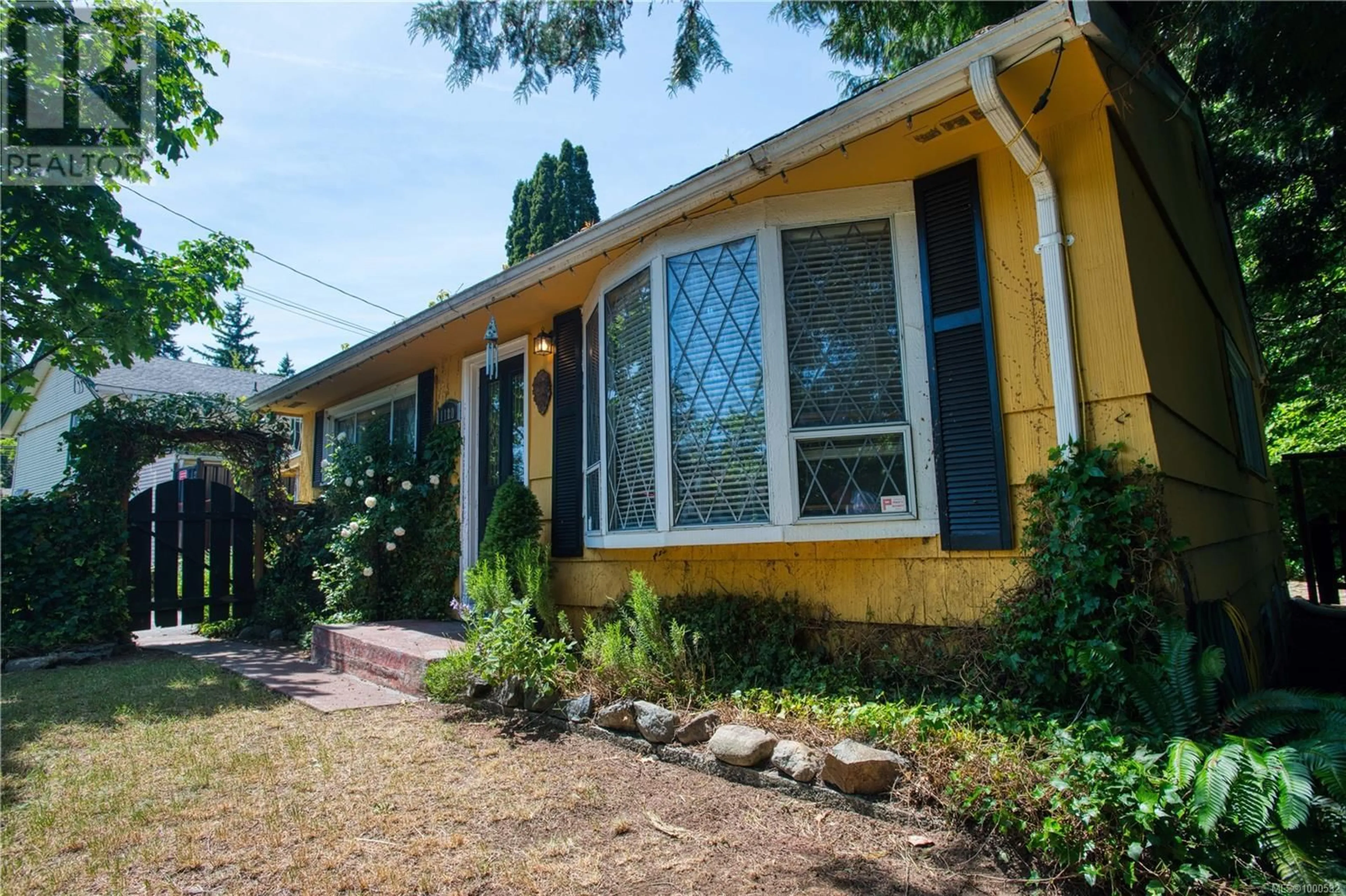 Home with vinyl exterior material, street for 1180 MACDONALD CRESCENT, Nanaimo British Columbia V9S2C2