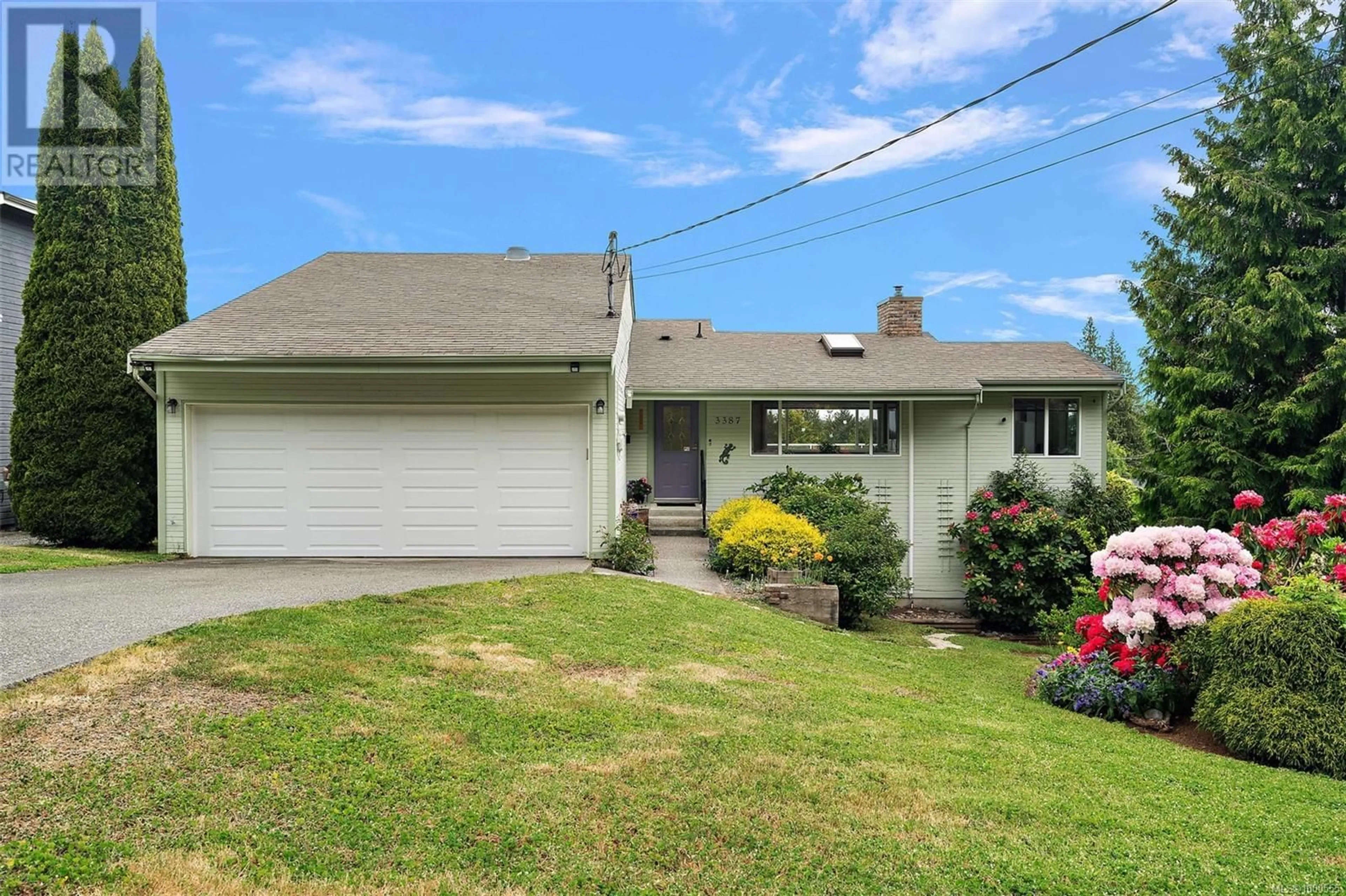 A pic from outside/outdoor area/front of a property/back of a property/a pic from drone, street for 3387 MARY ANNE CRESCENT, Colwood British Columbia V9C3J6