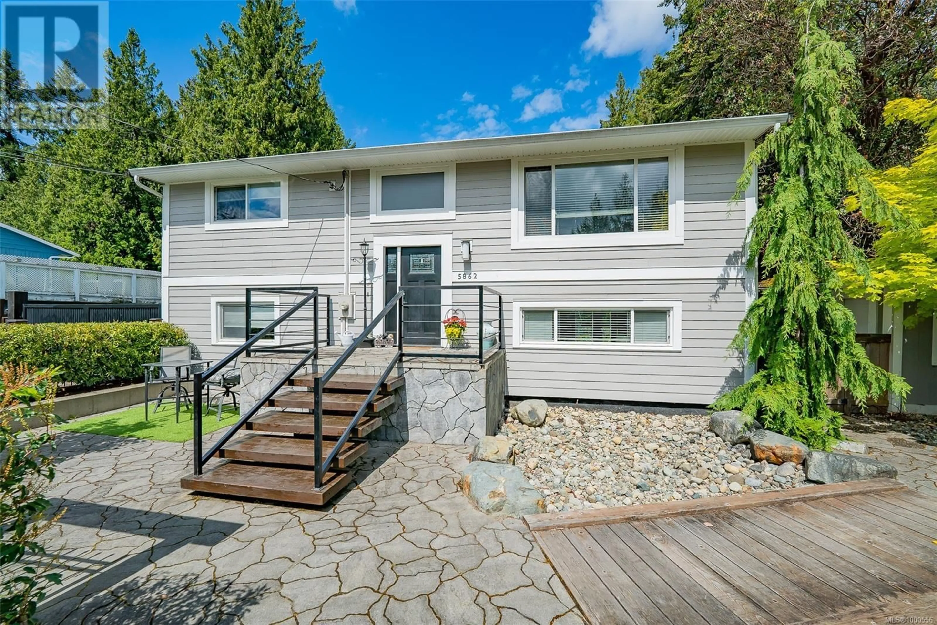 Home with vinyl exterior material, street for 5862 BROADWAY ROAD, Nanaimo British Columbia V9V1E7