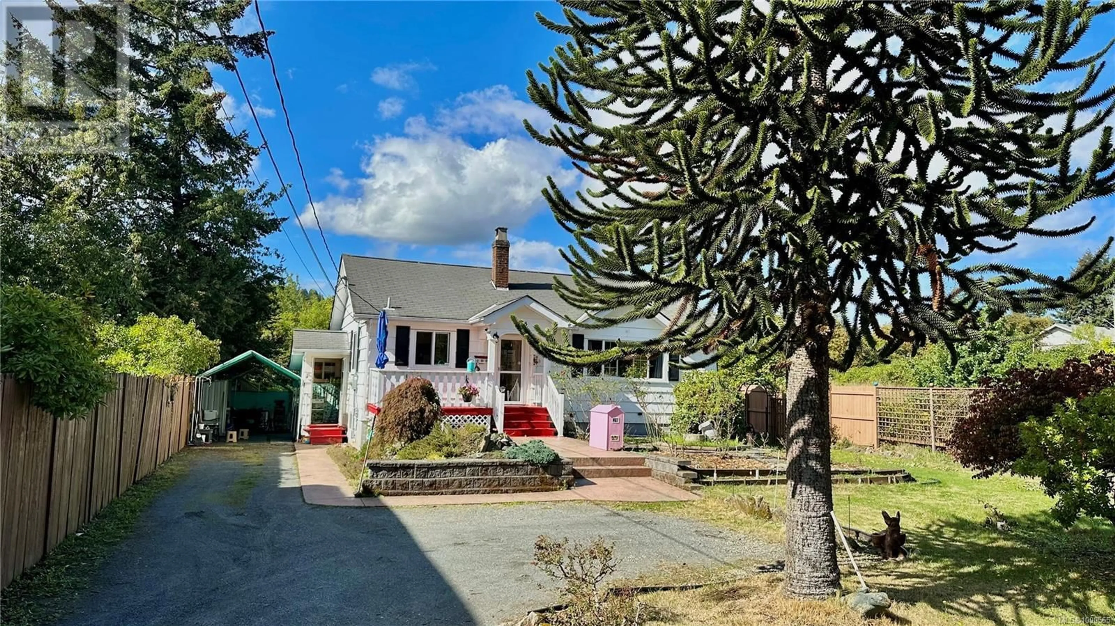 A pic from outside/outdoor area/front of a property/back of a property/a pic from drone, street for 365 HOWARD AVENUE, Nanaimo British Columbia V9R3R8