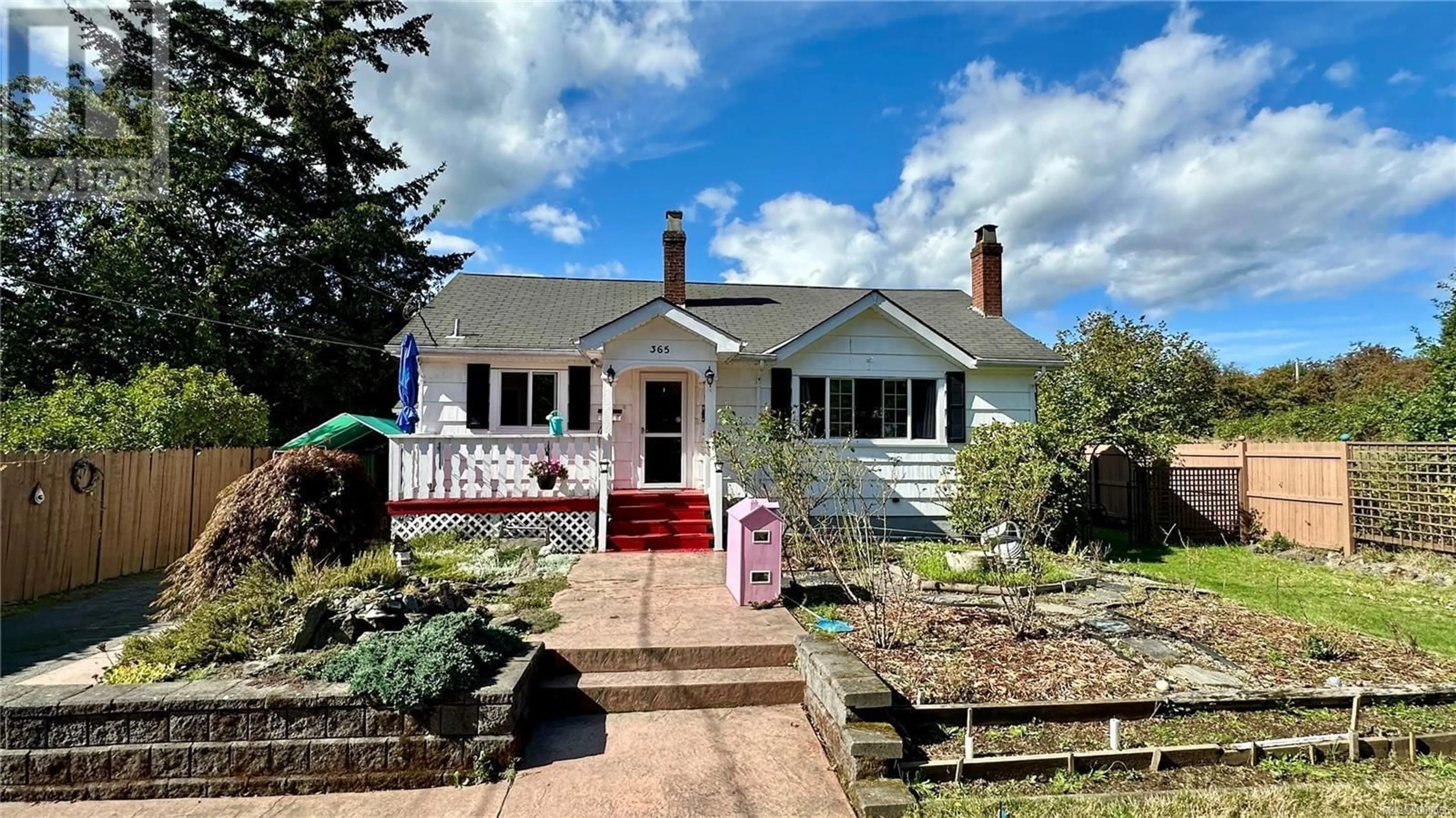A pic from outside/outdoor area/front of a property/back of a property/a pic from drone, street for 365 HOWARD AVENUE, Nanaimo British Columbia V9R3R8