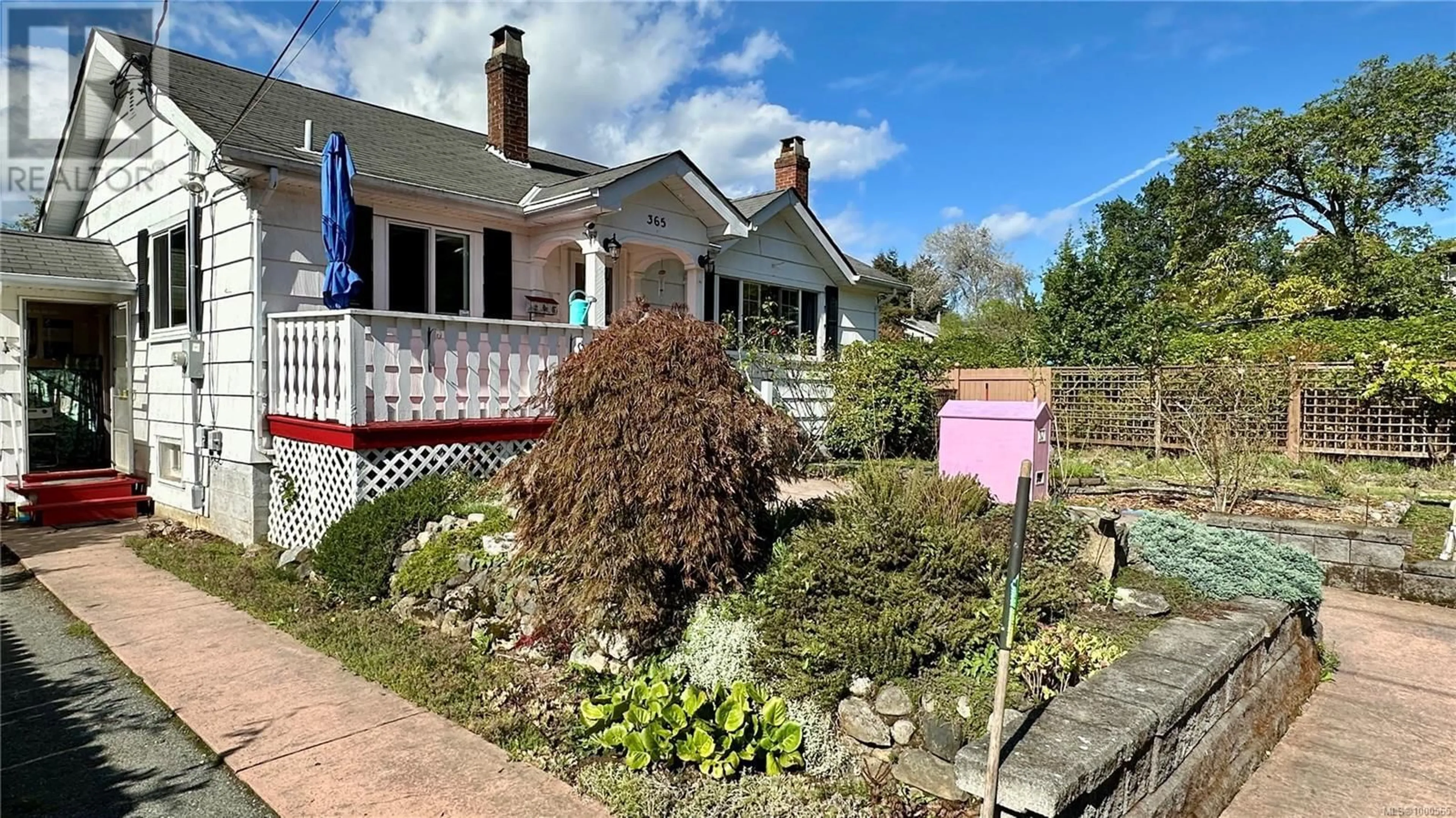 A pic from outside/outdoor area/front of a property/back of a property/a pic from drone, street for 365 HOWARD AVENUE, Nanaimo British Columbia V9R3R8