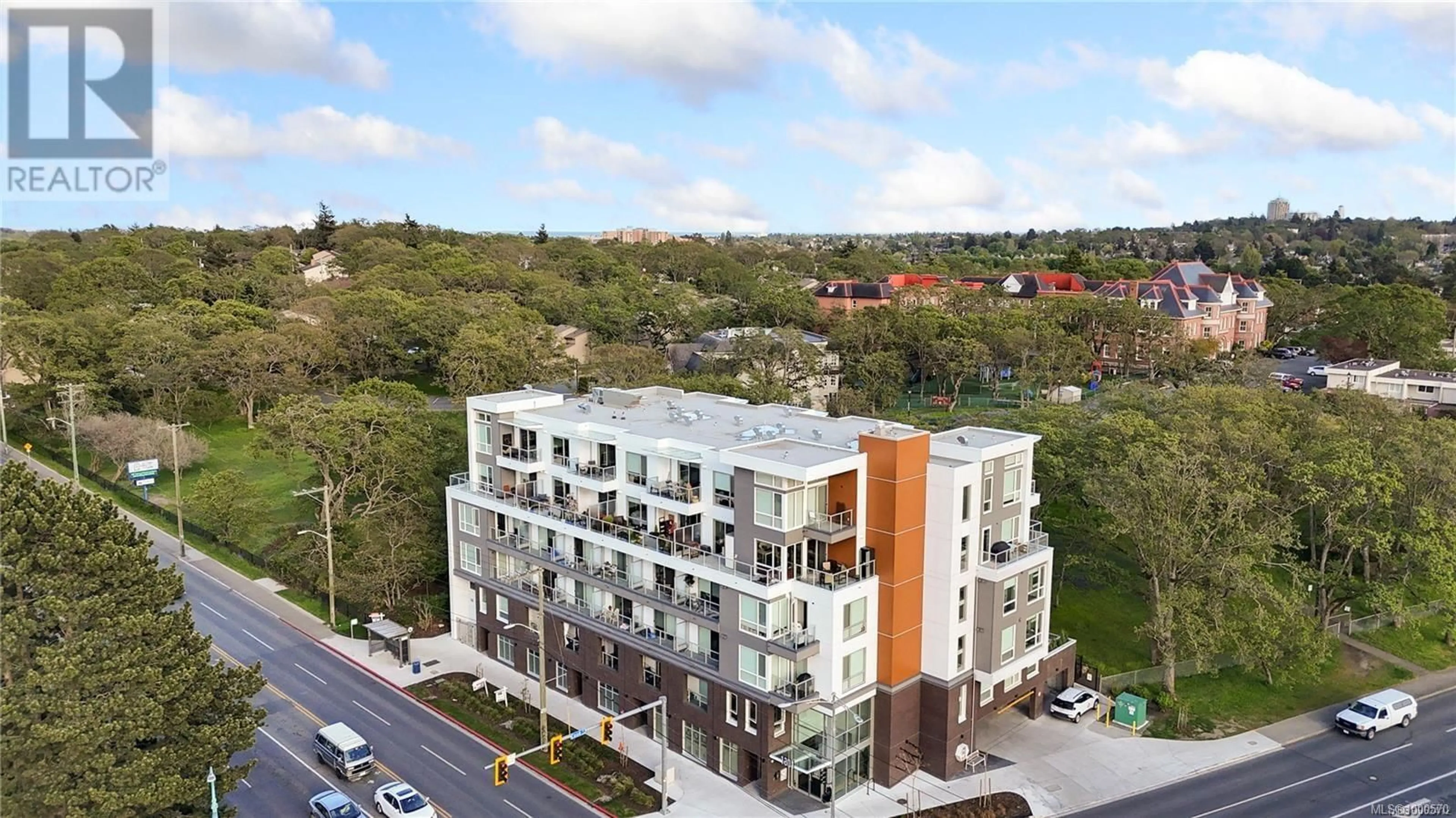A pic from outside/outdoor area/front of a property/back of a property/a pic from drone, building for 301 - 1301 HILLSIDE AVENUE, Victoria British Columbia V8T0E3