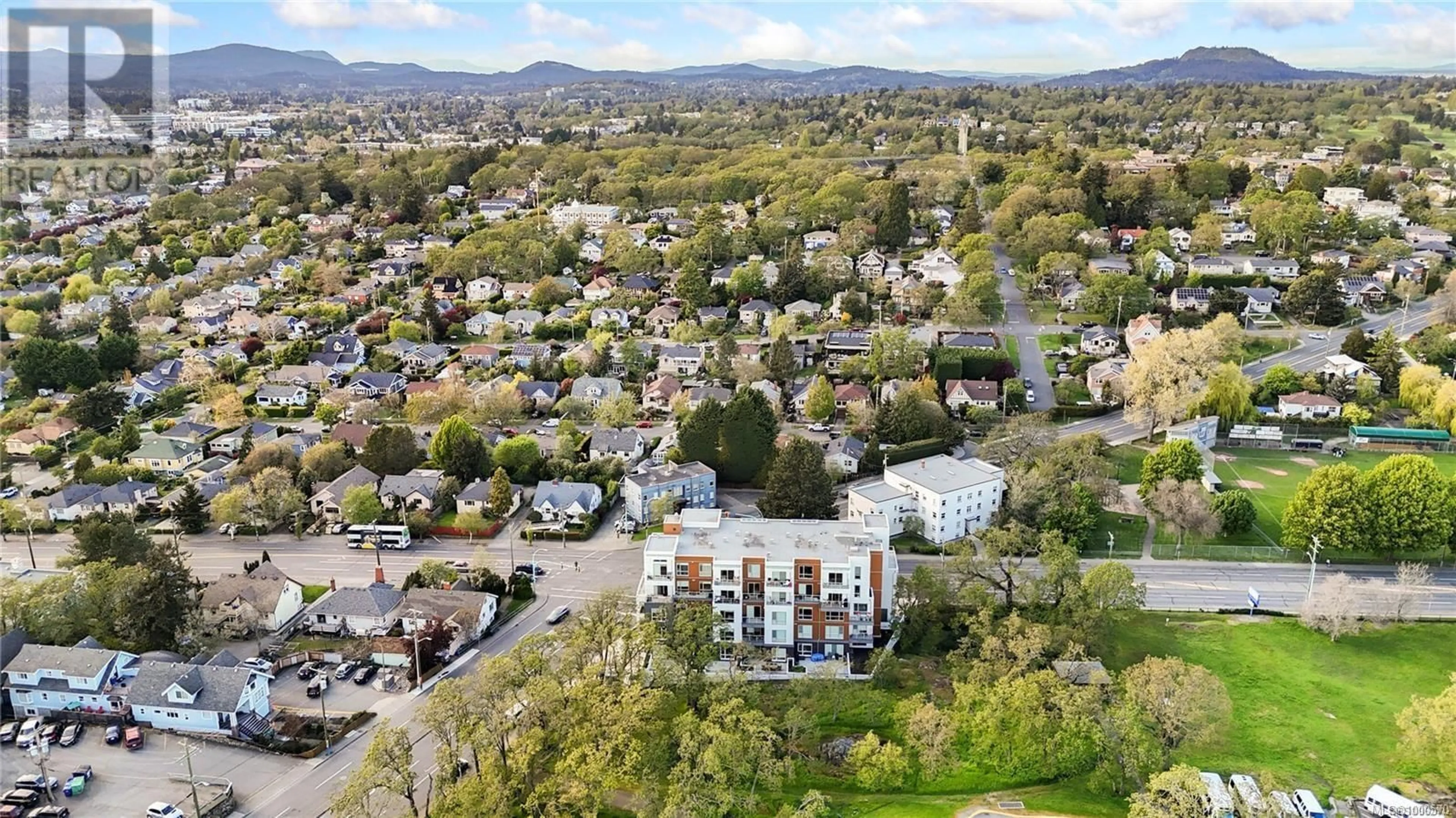 A pic from outside/outdoor area/front of a property/back of a property/a pic from drone, unknown for 301 - 1301 HILLSIDE AVENUE, Victoria British Columbia V8T0E3