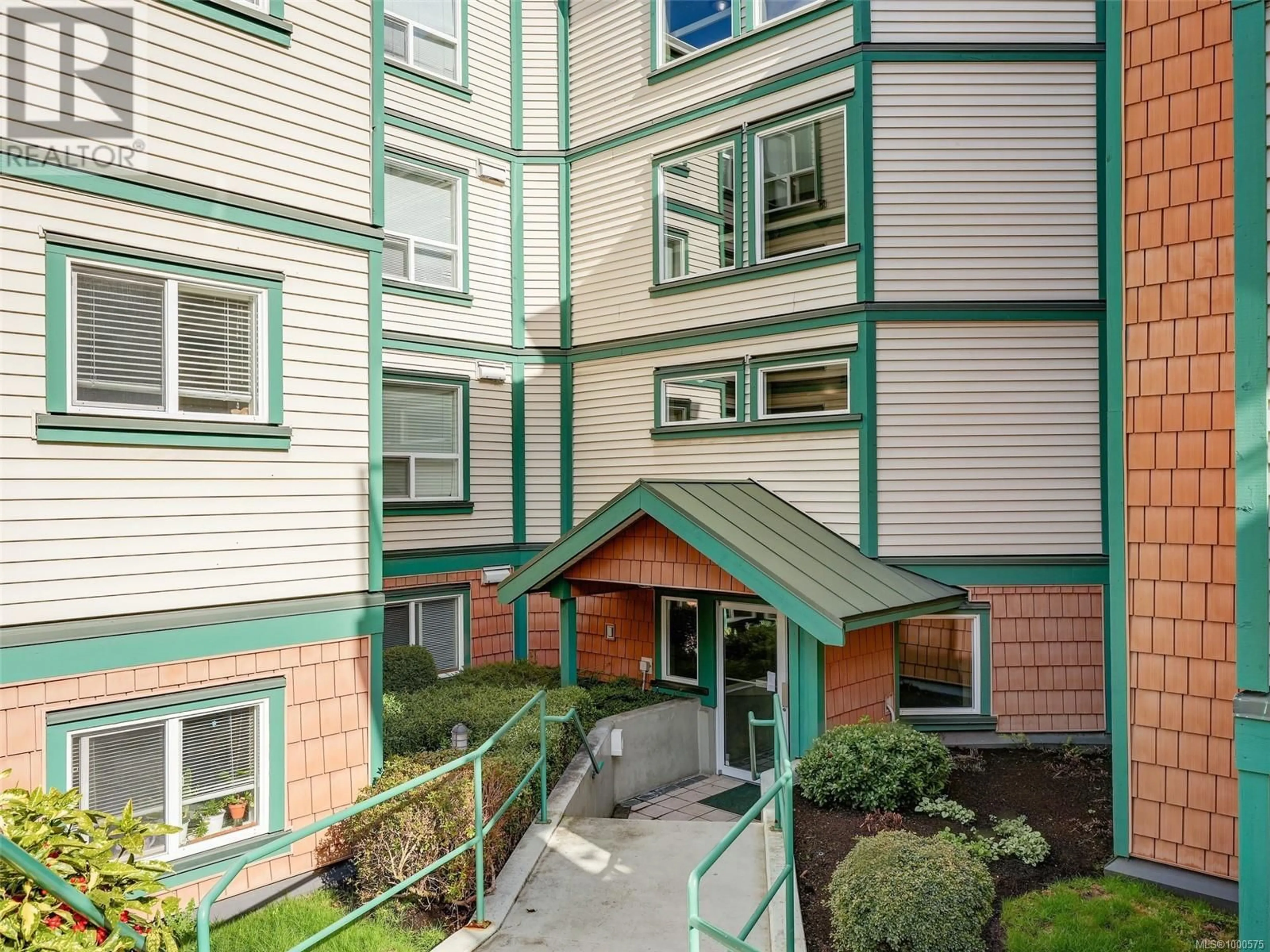 Indoor foyer for 303 - 894 VERNON AVENUE, Saanich British Columbia V8X2W6