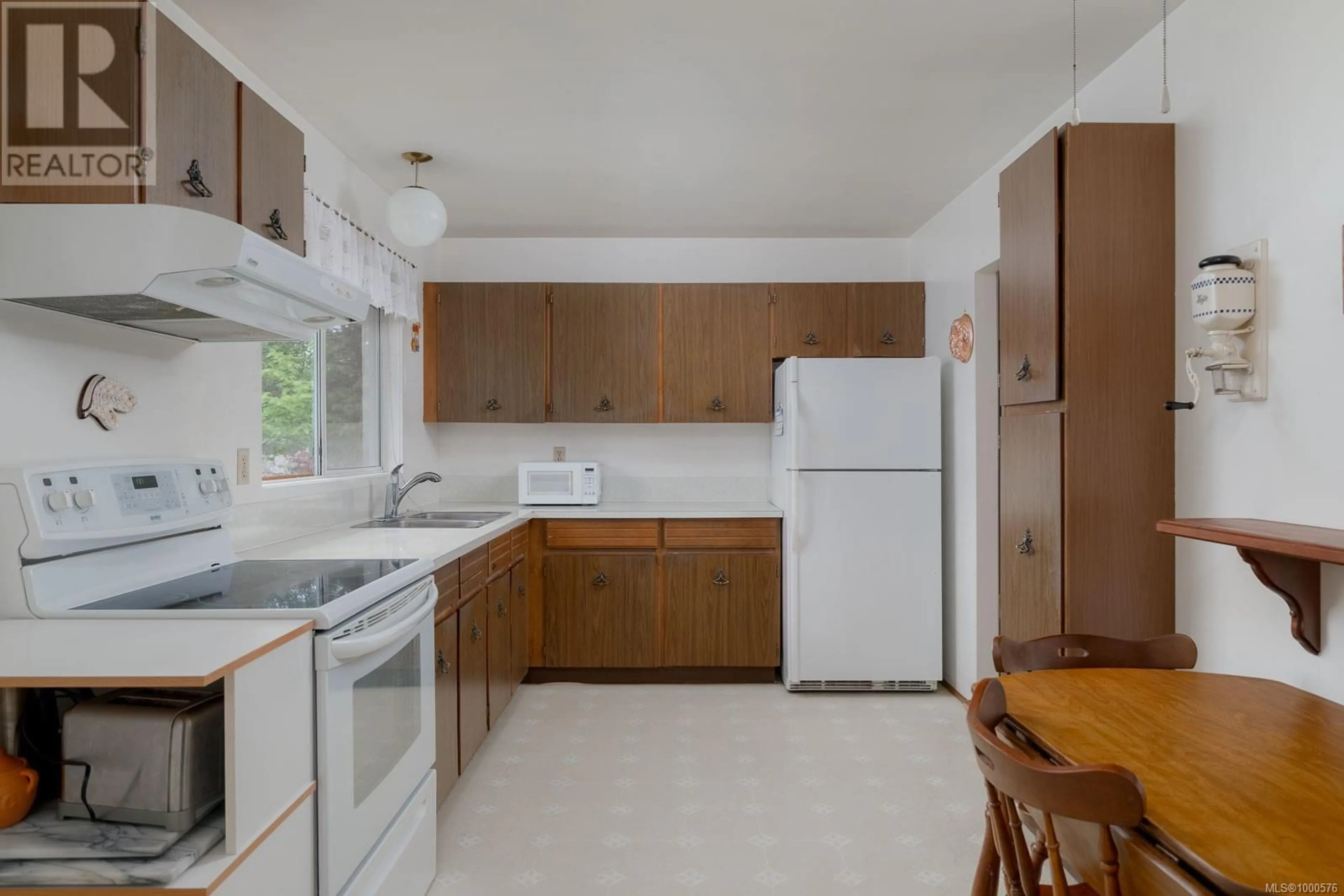 Standard kitchen, unknown for 1709 BOUNDARY AVENUE, Nanaimo British Columbia V9S4P3