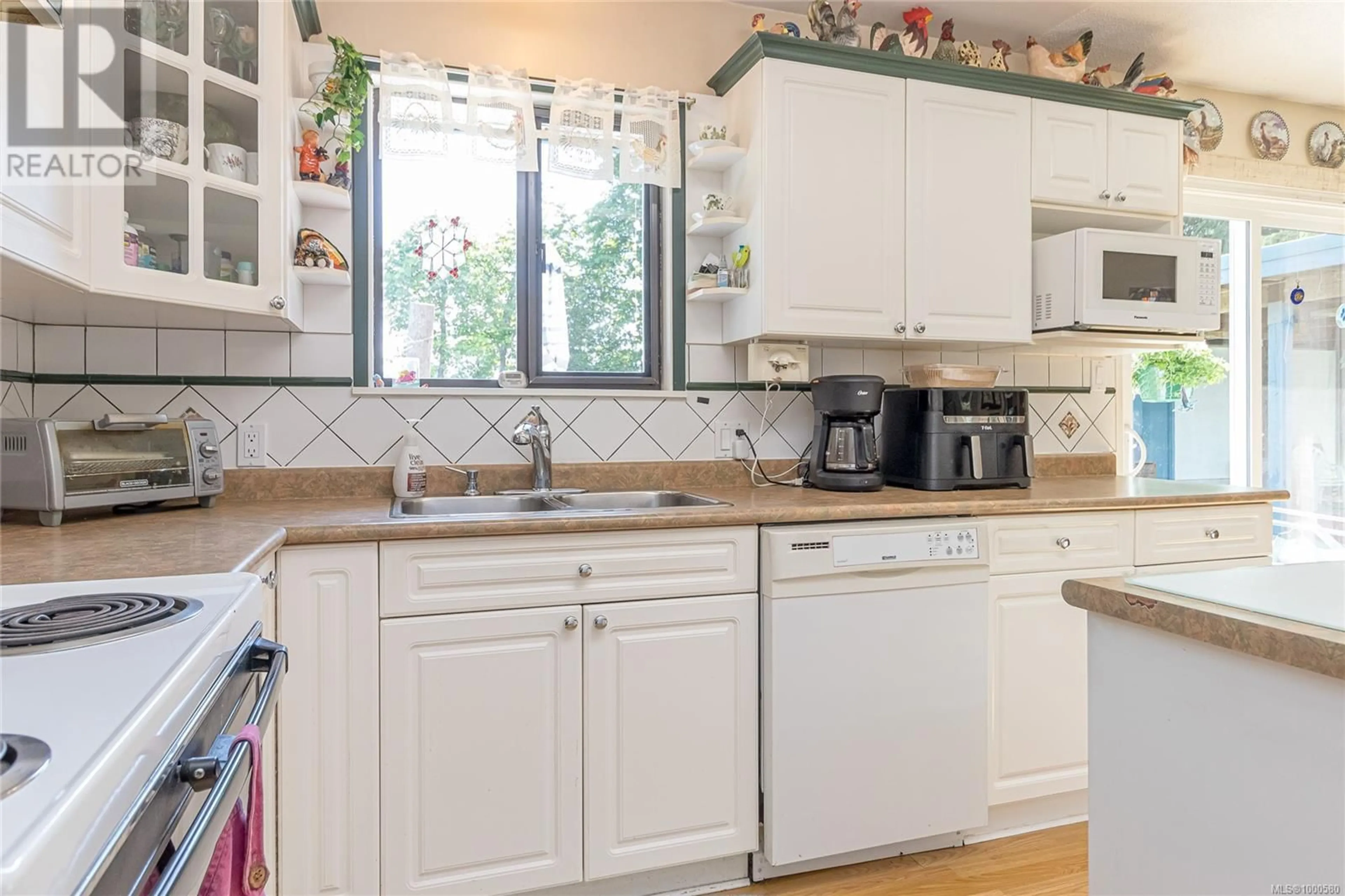 Standard kitchen, ceramic/tile floor for 6911 HALL ROAD, Duncan British Columbia V9L6A1