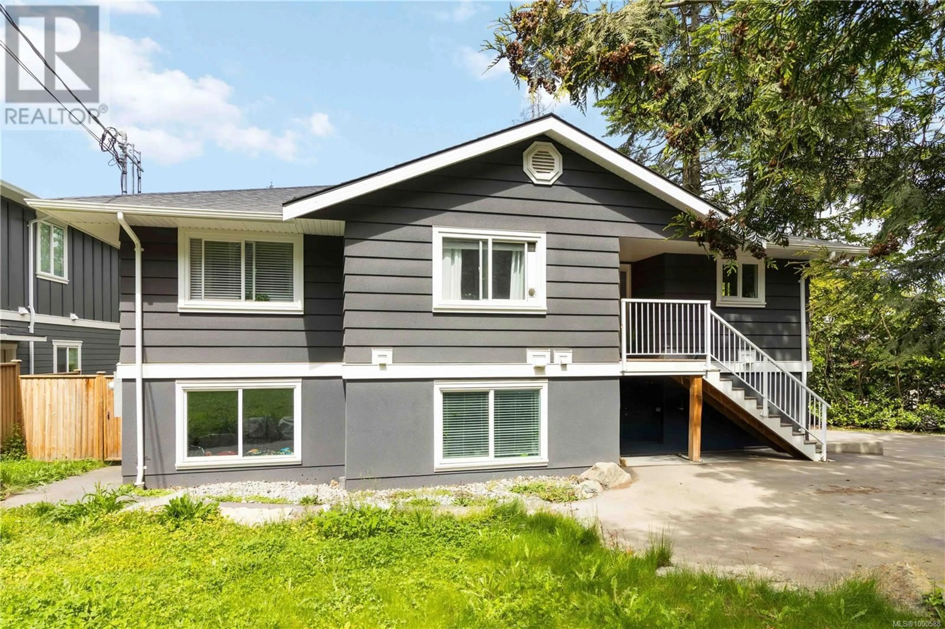 Home with vinyl exterior material, unknown for 7487 EAST SAANICH ROAD, Central Saanich British Columbia V8M1V8