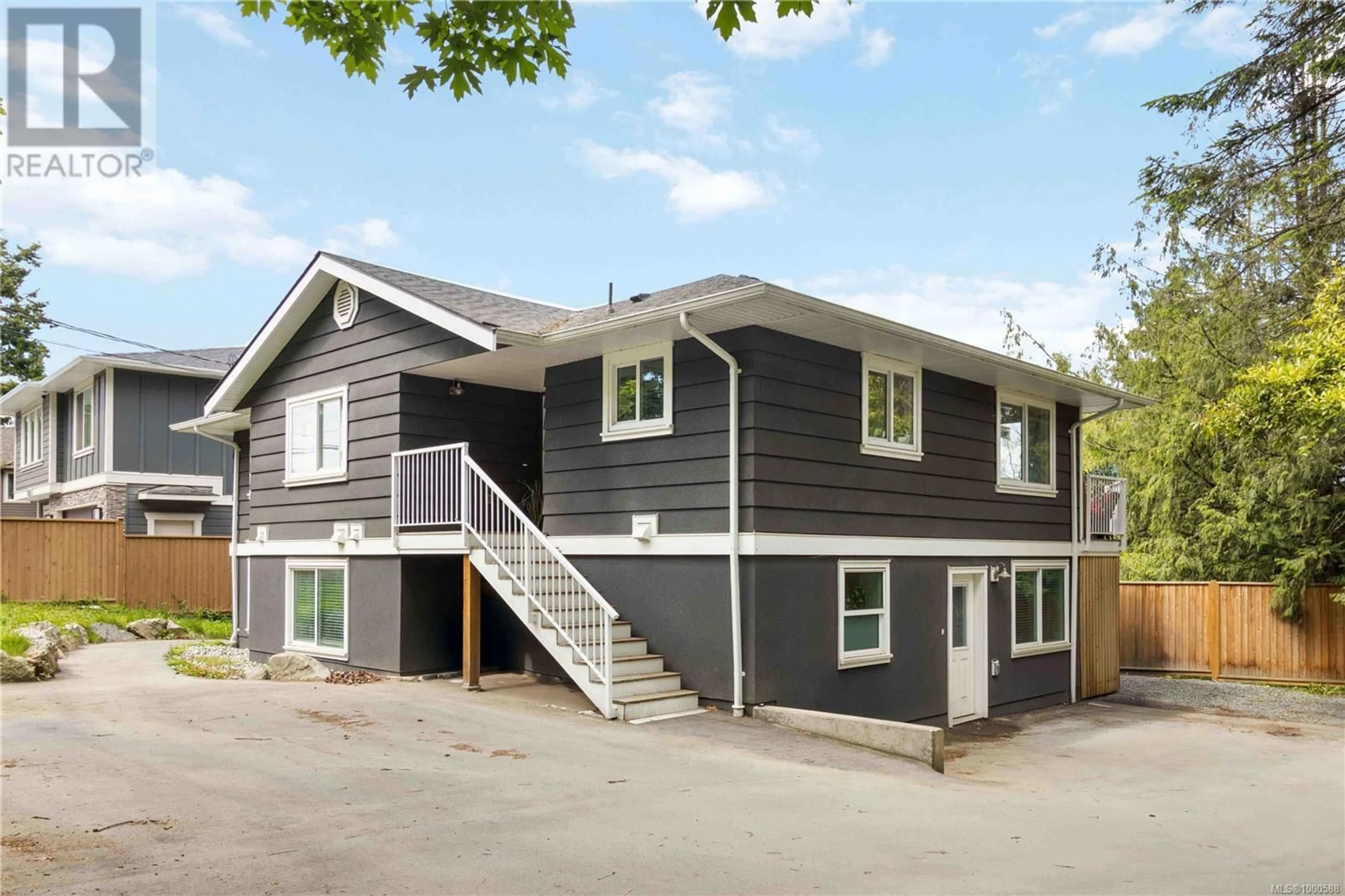 Home with vinyl exterior material, building for 7487 EAST SAANICH ROAD, Central Saanich British Columbia V8M1V8