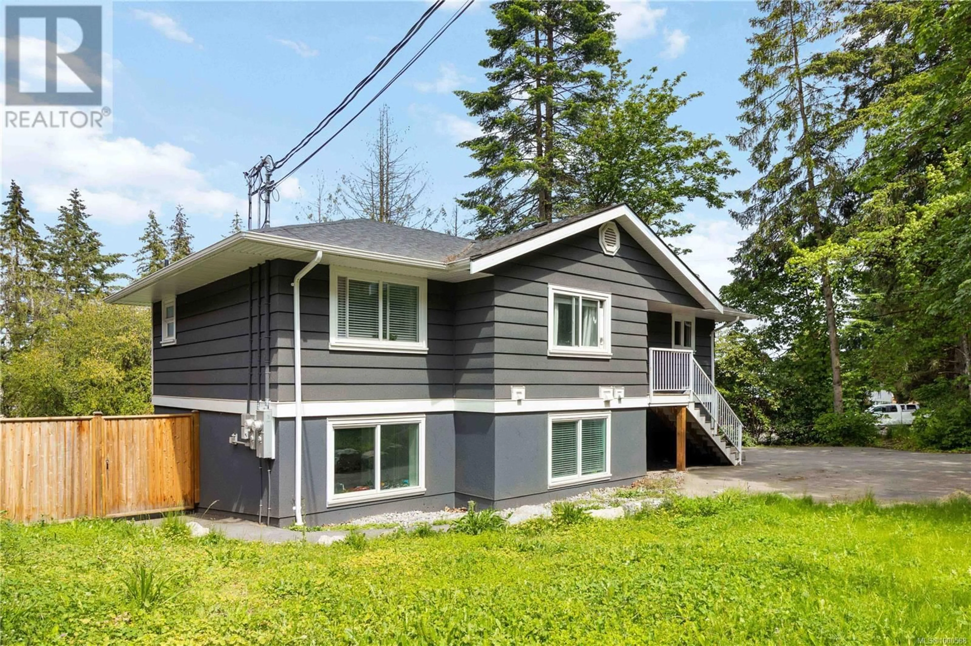 Home with vinyl exterior material, unknown for 7487 EAST SAANICH ROAD, Central Saanich British Columbia V8M1V8