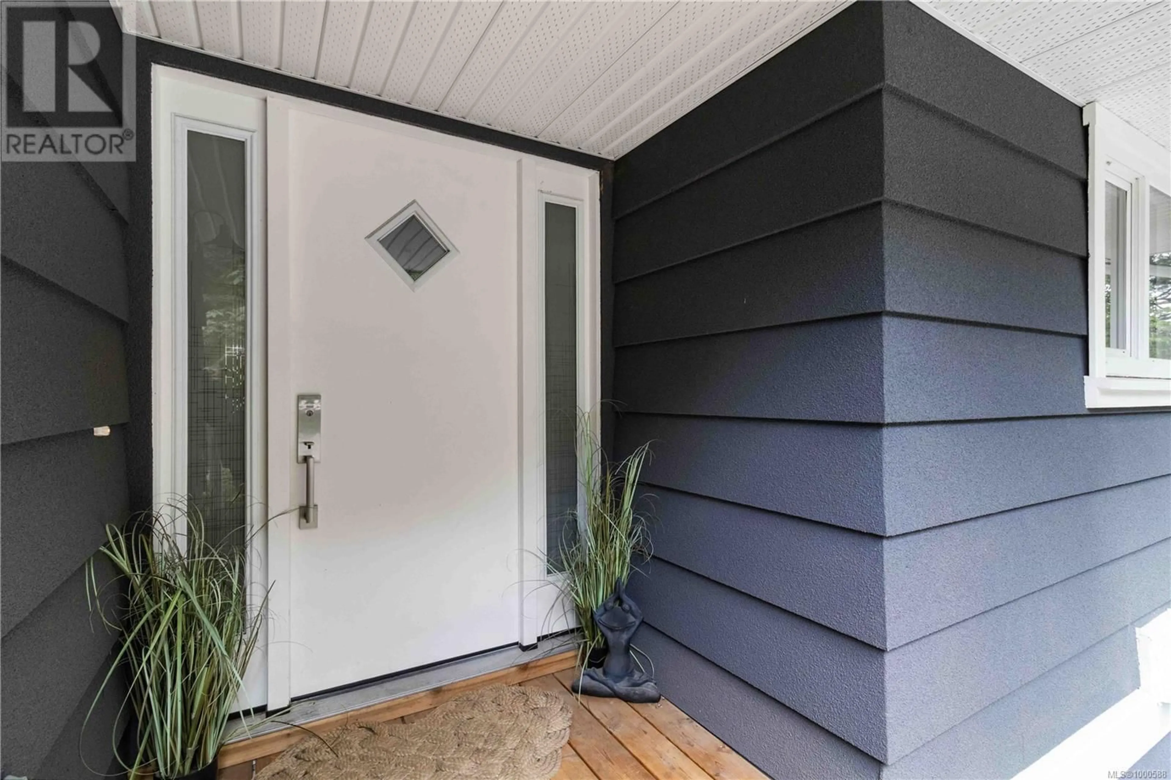 Home with vinyl exterior material, street for 7487 EAST SAANICH ROAD, Central Saanich British Columbia V8M1V8