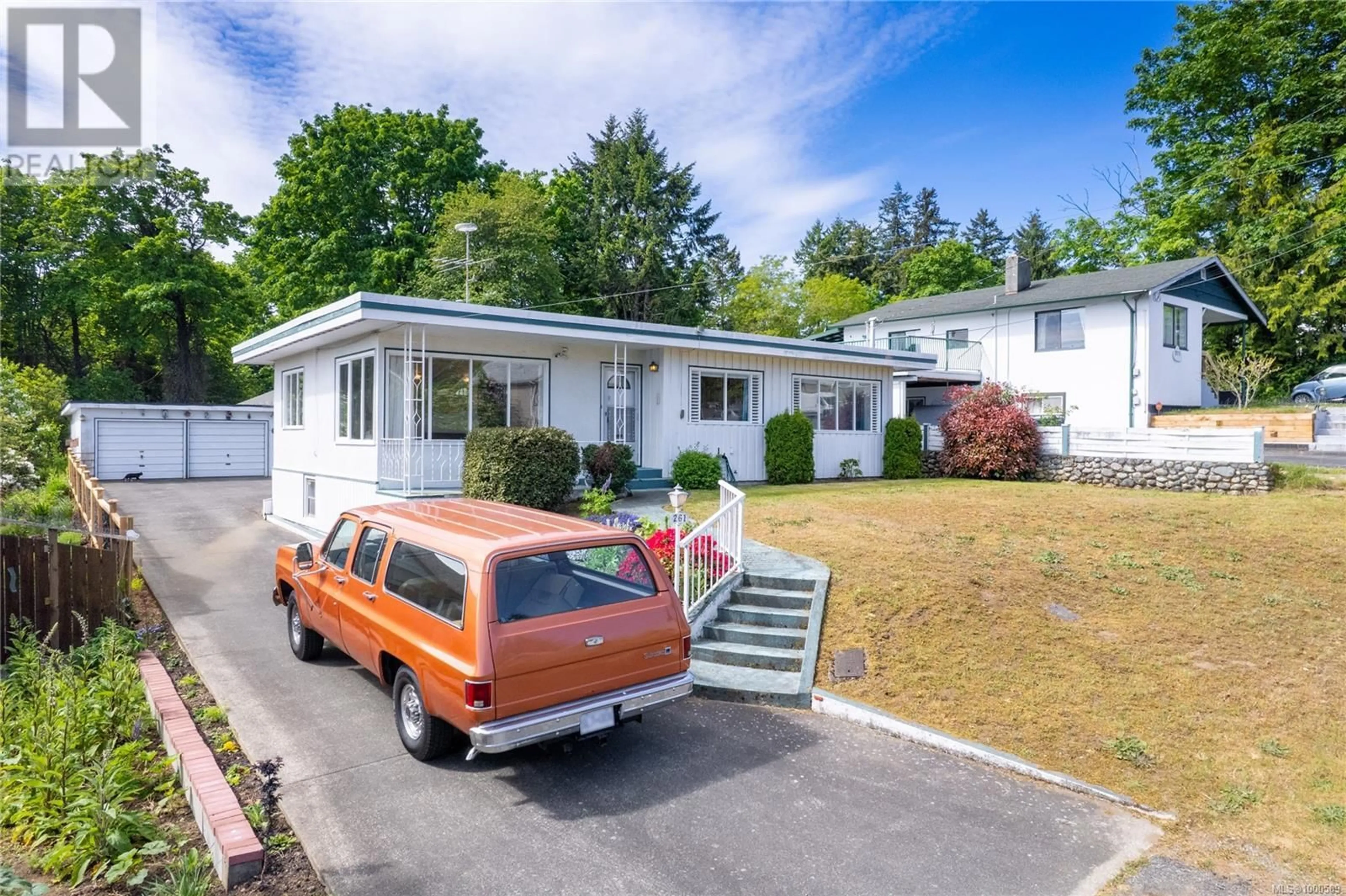 Home with vinyl exterior material, street for 261 ST. GEORGE STREET, Nanaimo British Columbia V9S1V6
