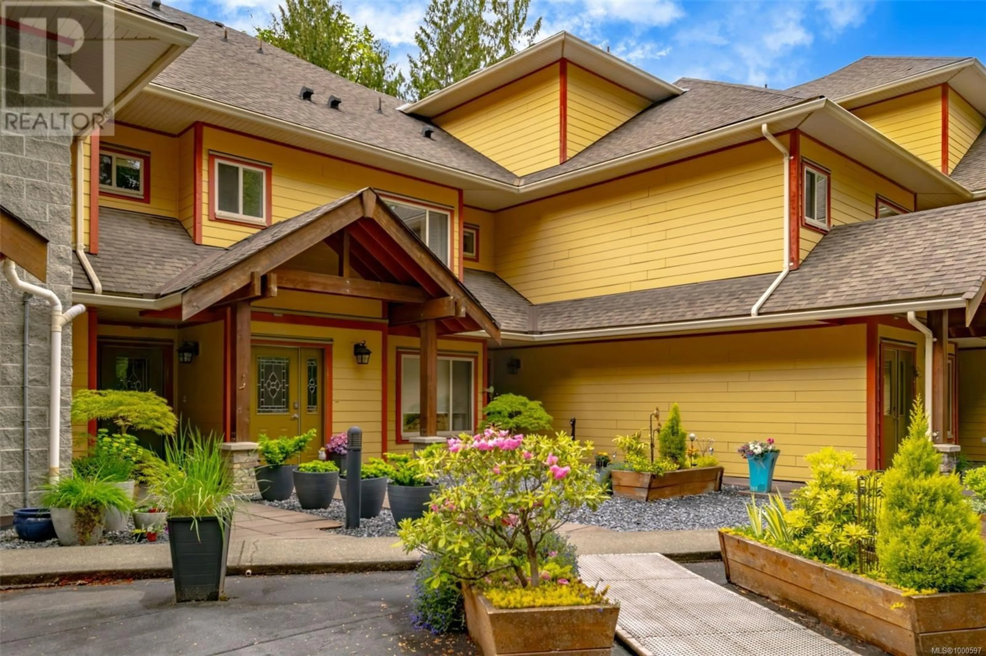 Home with vinyl exterior material, street for 304 - 1244 4TH AVENUE, Ladysmith British Columbia V9G0A6