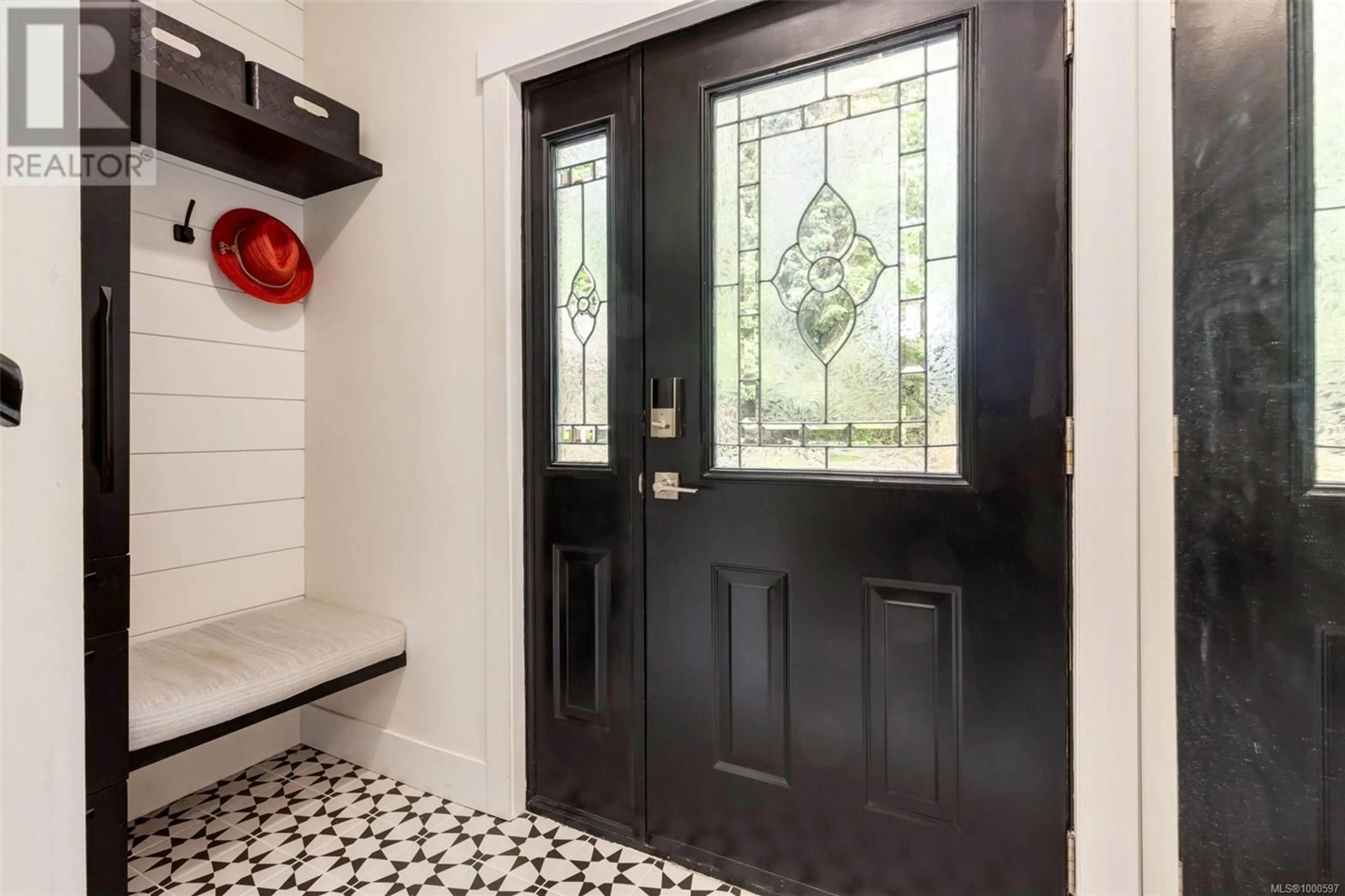 Indoor entryway for 304 - 1244 4TH AVENUE, Ladysmith British Columbia V9G0A6