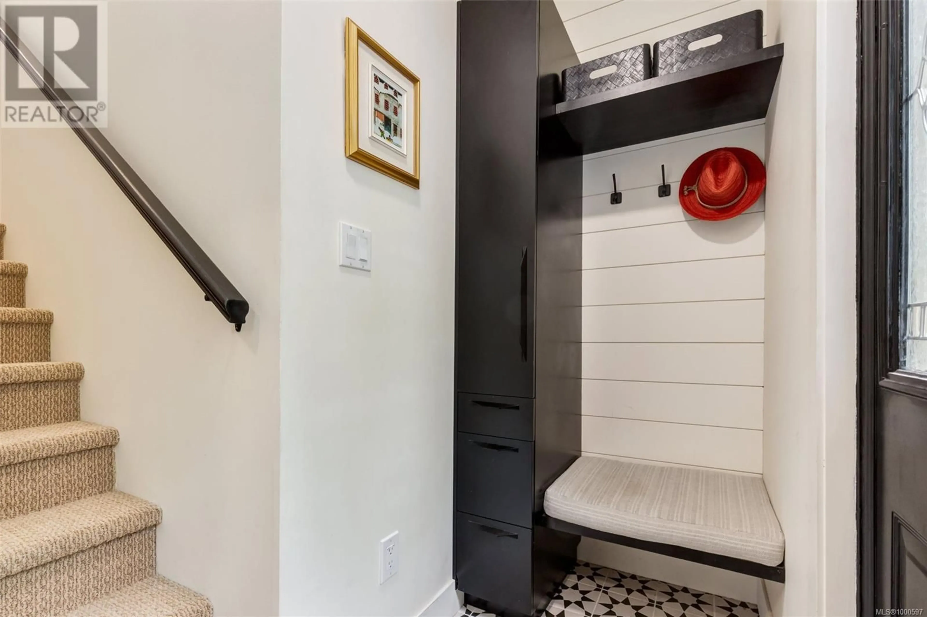 Indoor entryway for 304 - 1244 4TH AVENUE, Ladysmith British Columbia V9G0A6