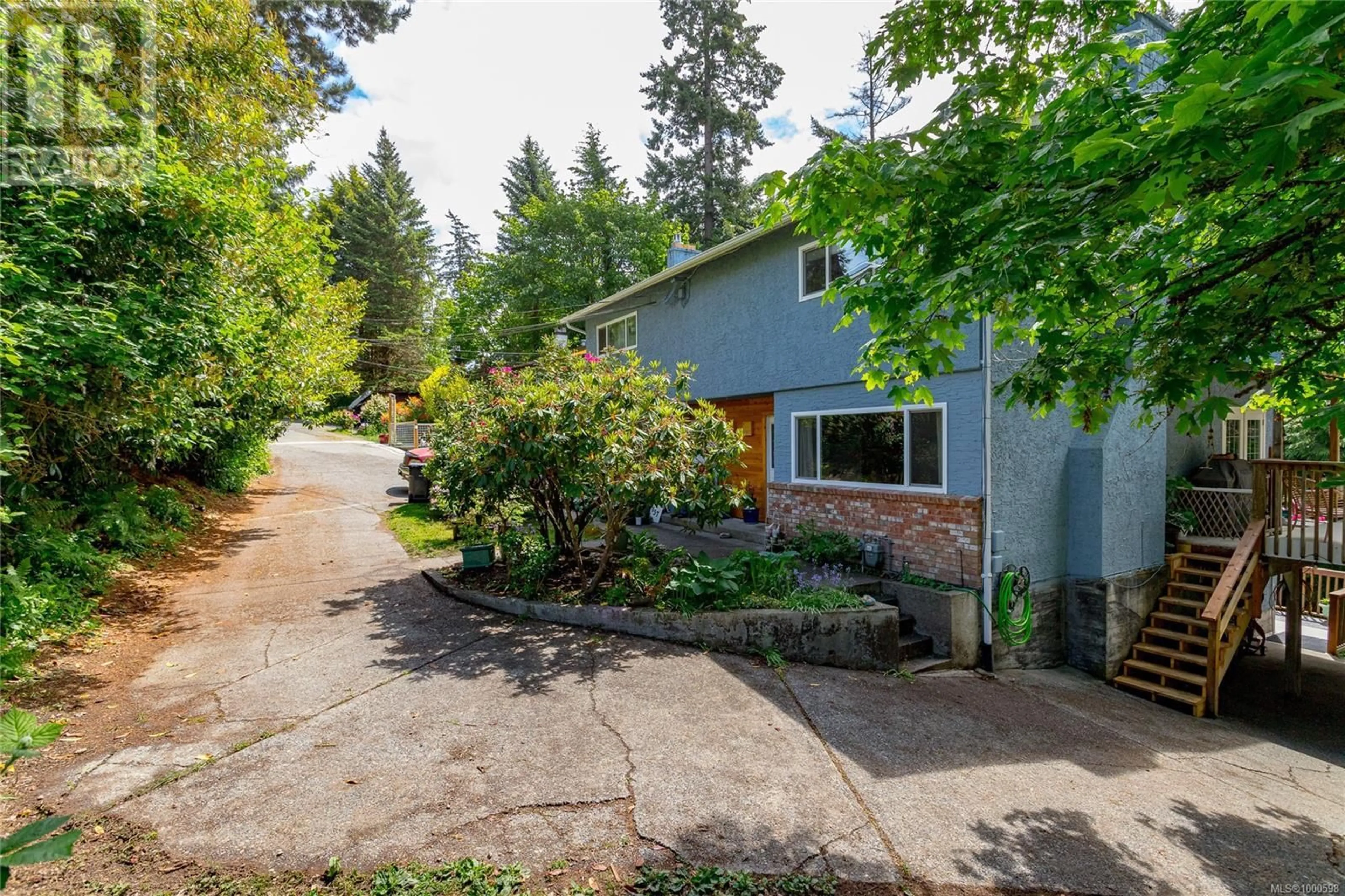 A pic from outside/outdoor area/front of a property/back of a property/a pic from drone, street for 439 ATKINS AVENUE, Langford British Columbia V9B3A1