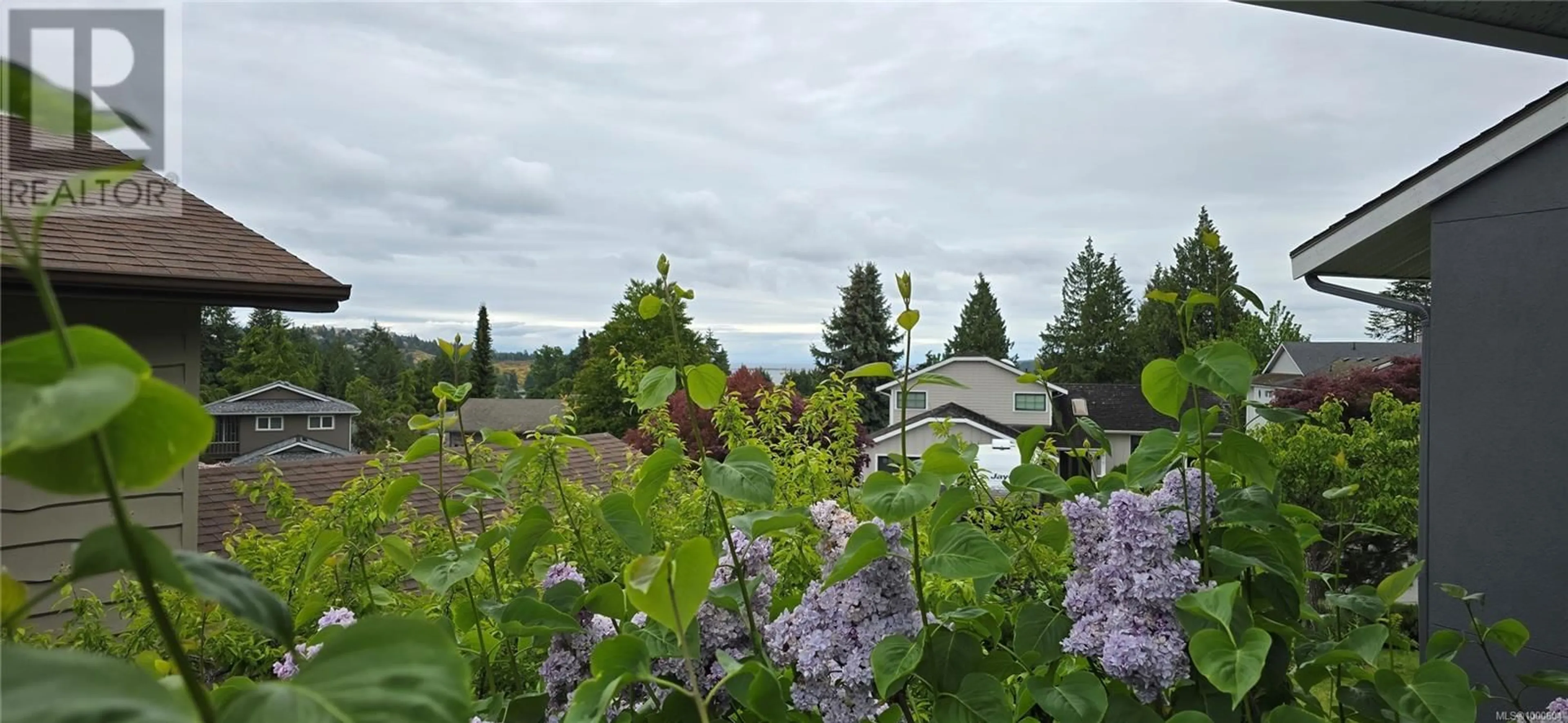 A pic from outside/outdoor area/front of a property/back of a property/a pic from drone, mountain view for 508 GREENBRIAR PLACE, Nanaimo British Columbia V9T4C9