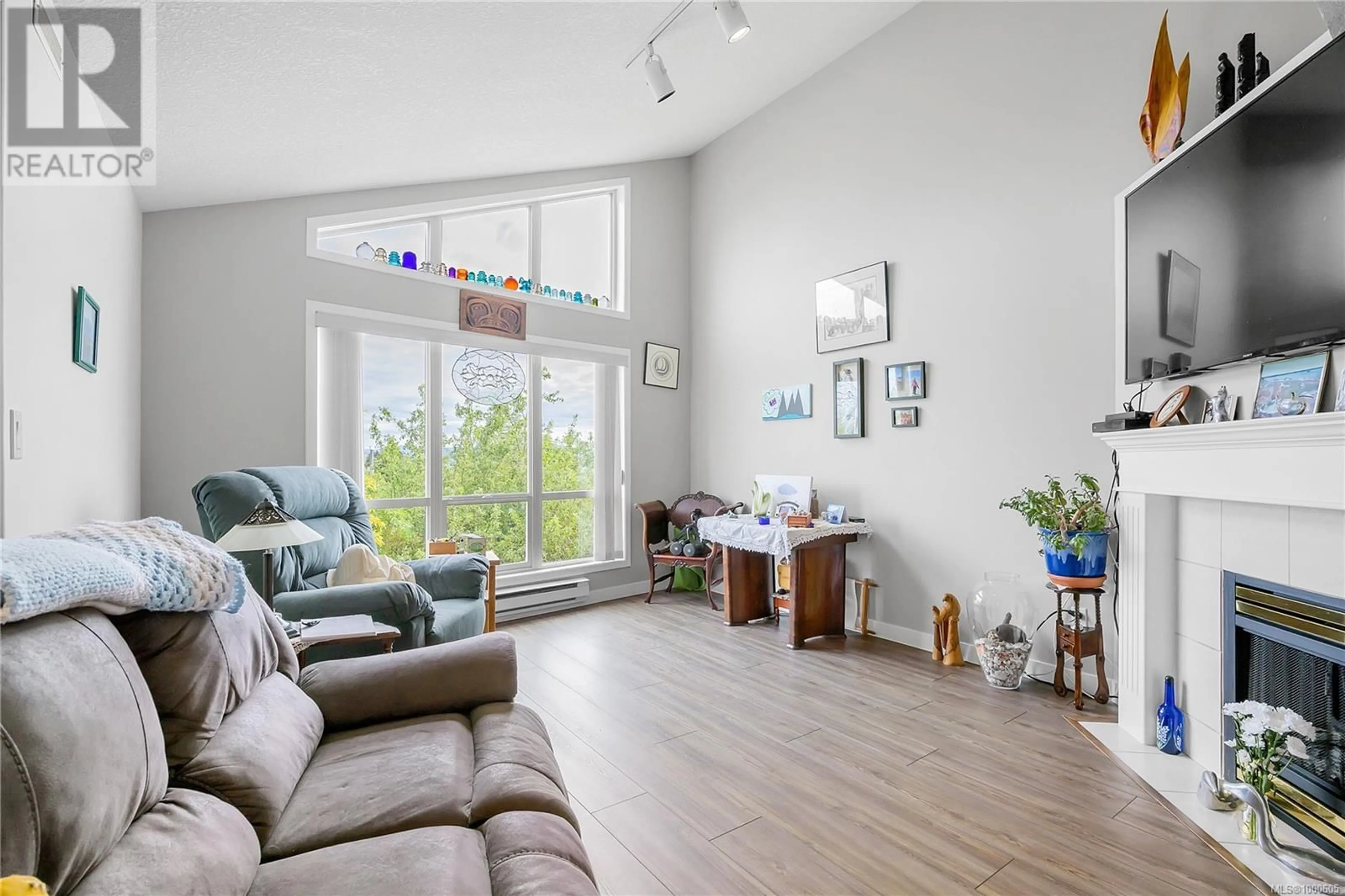 Living room with furniture, unknown for 304 - 335 HIRST AVENUE WEST, Parksville British Columbia V9P2R5