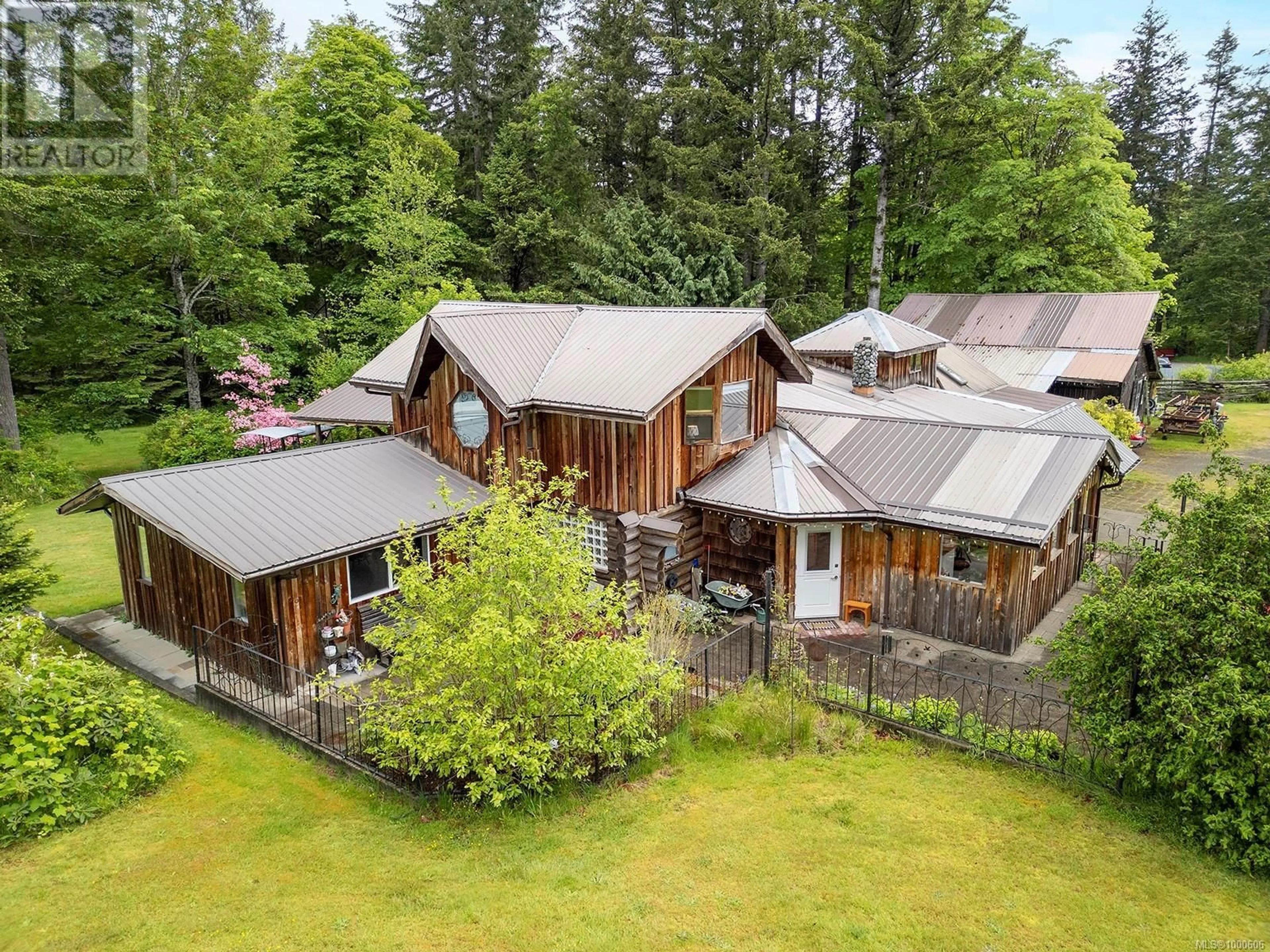 A pic from outside/outdoor area/front of a property/back of a property/a pic from drone, unknown for 5965 LOXLEY ROAD, Courtenay British Columbia V9J1V9