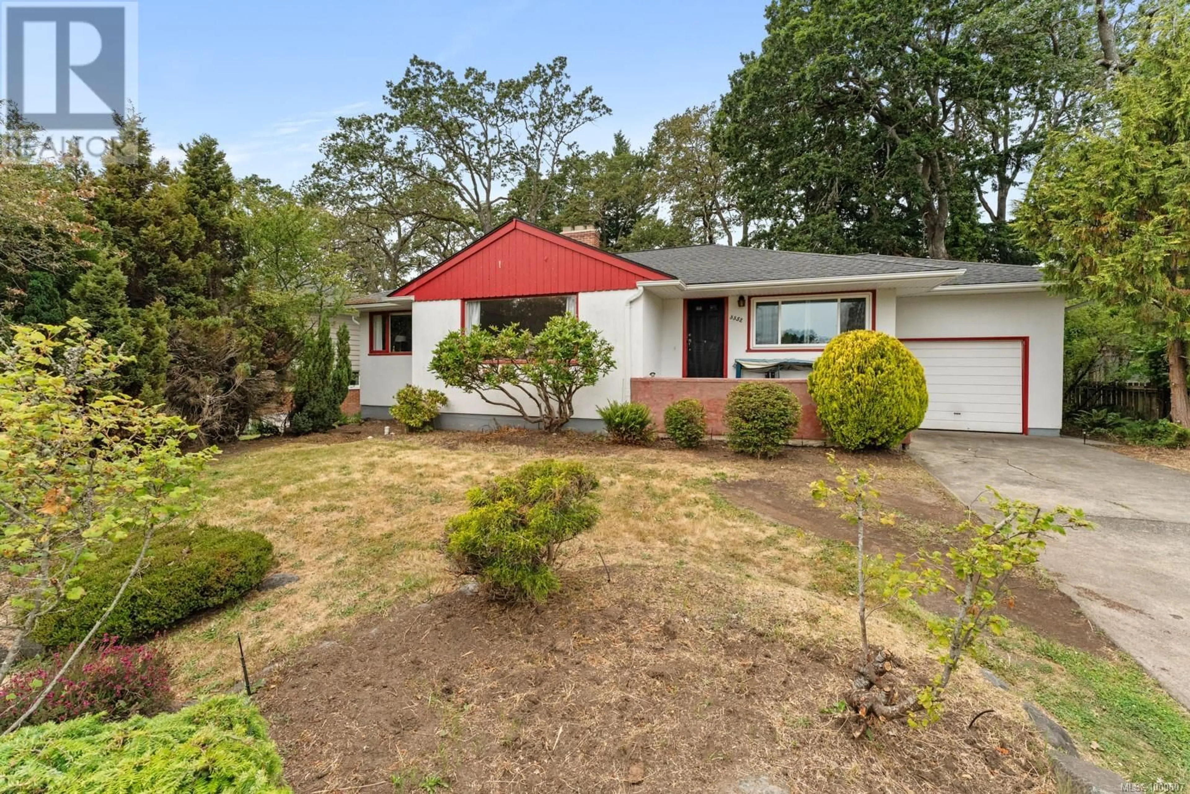 A pic from outside/outdoor area/front of a property/back of a property/a pic from drone, street for 3352 HENDERSON ROAD, Oak Bay British Columbia V8P5A7